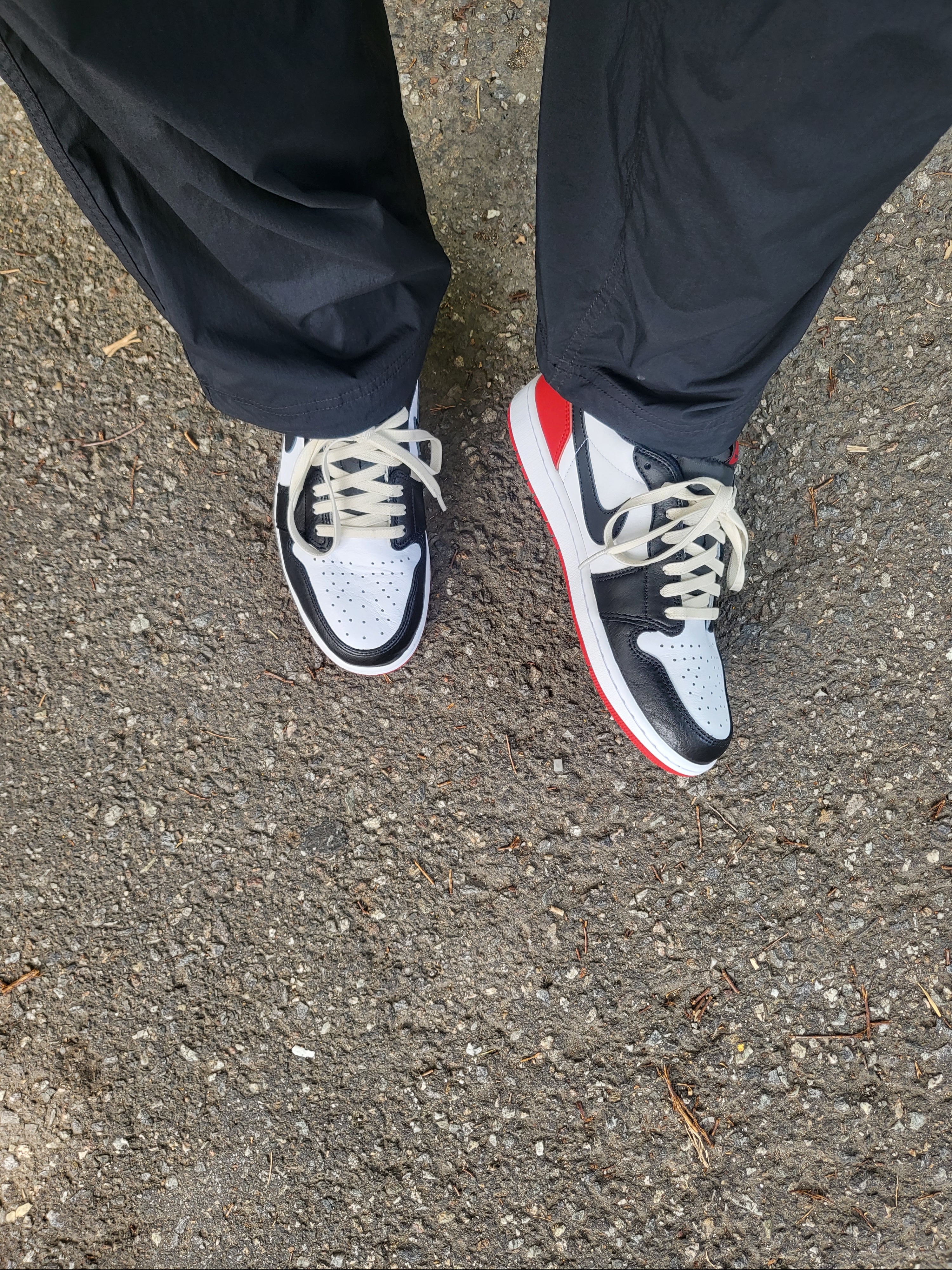 Jordan 1 Retro Low OG Black Toe, Nike ACG Zip-Off Trail Pants Black - Asia 착용 스타일