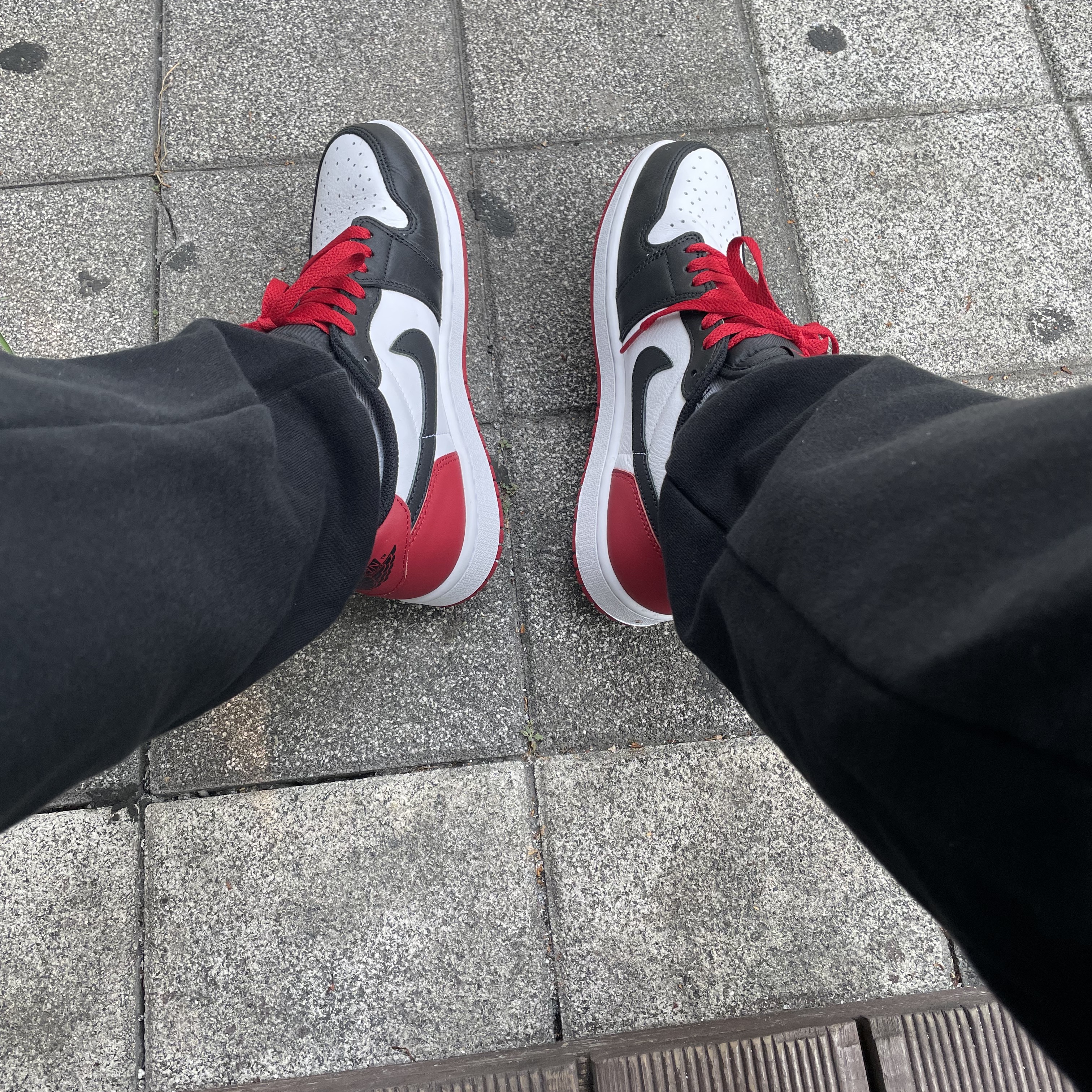 Jordan 1 Retro Low OG Black Toe 착용 스타일 - 1
