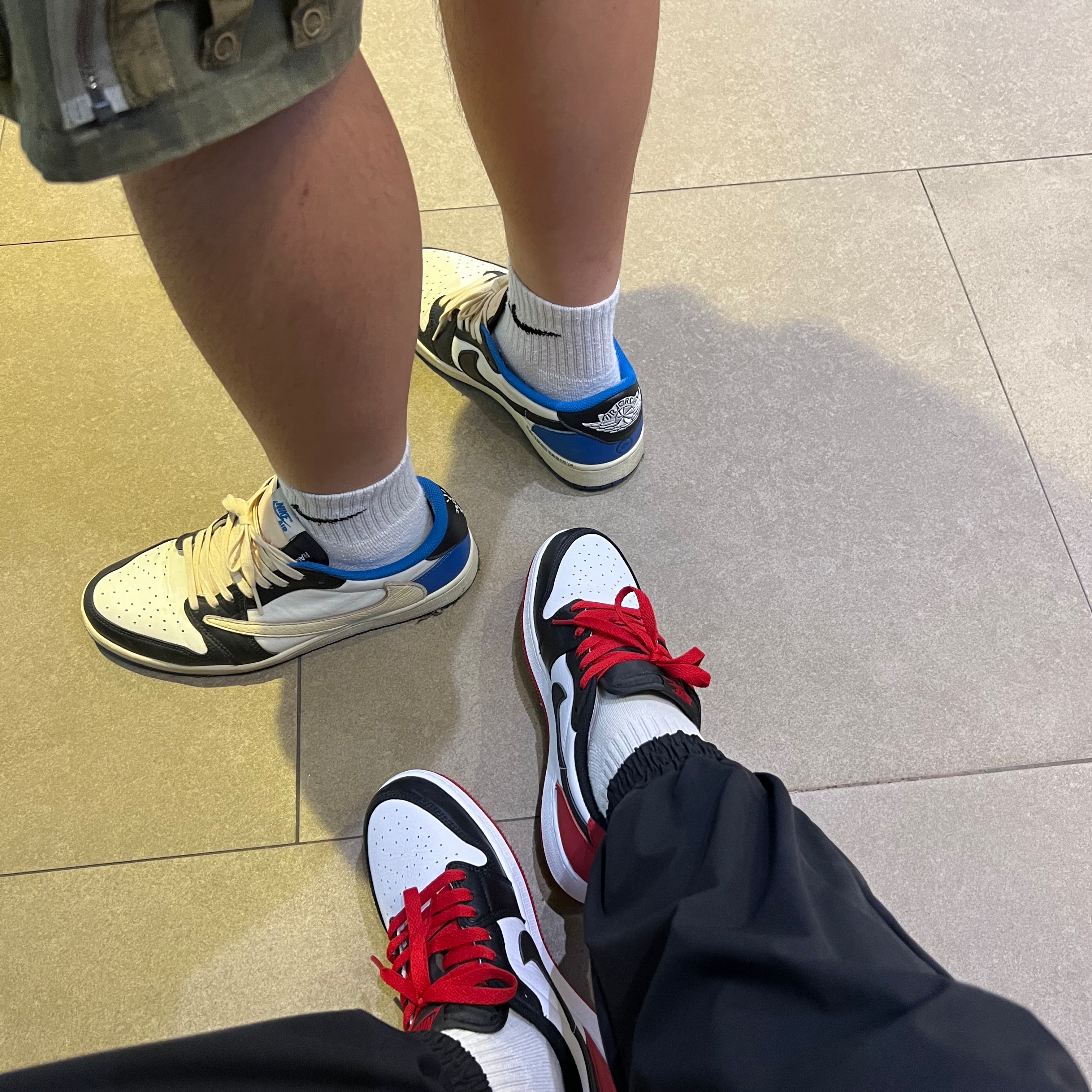 Jordan 1 x Travis Scott x Fragment Retro Low OG SP Military Blue, Jordan 1 Retro Low OG Black Toe 착용 스타일