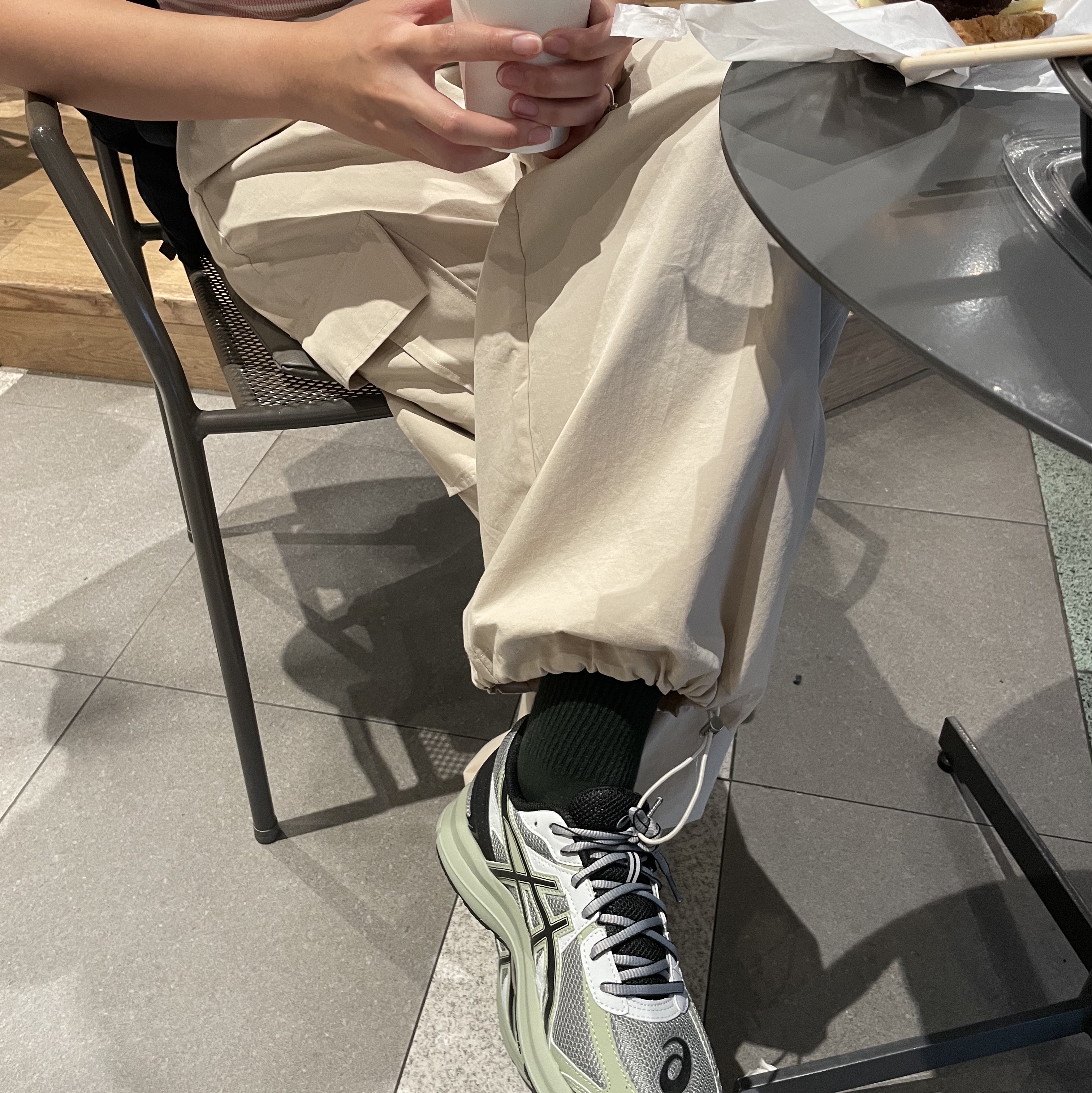 Asics Jog 100 S Sheet Rock - 2E Wide 착용 스타일