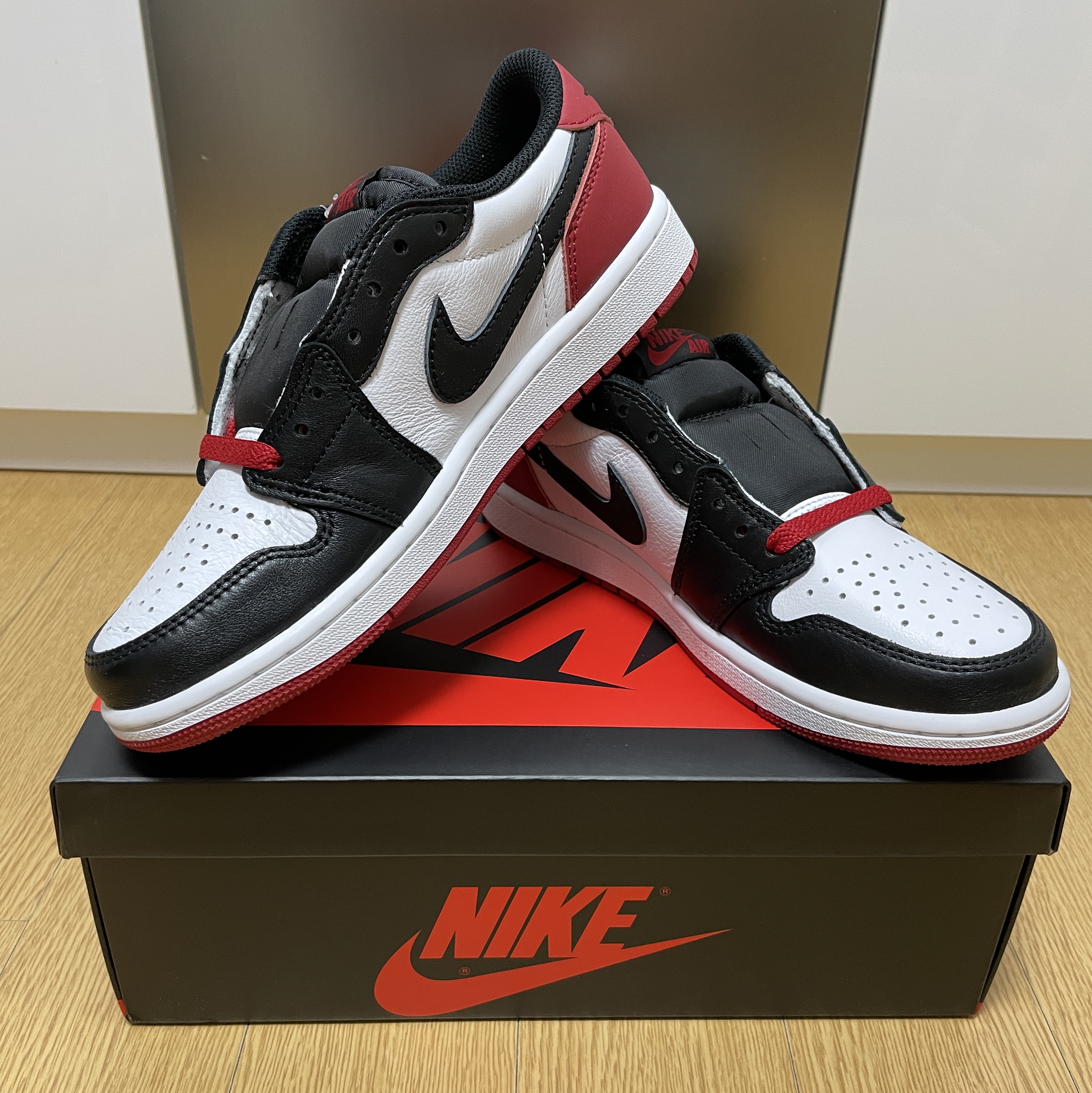 Nike Dunk Low Pro Premium Medium Curry, Jordan 1 x Travis Scott Retro Low OG SP Black Phantom 착용 스타일 - 3