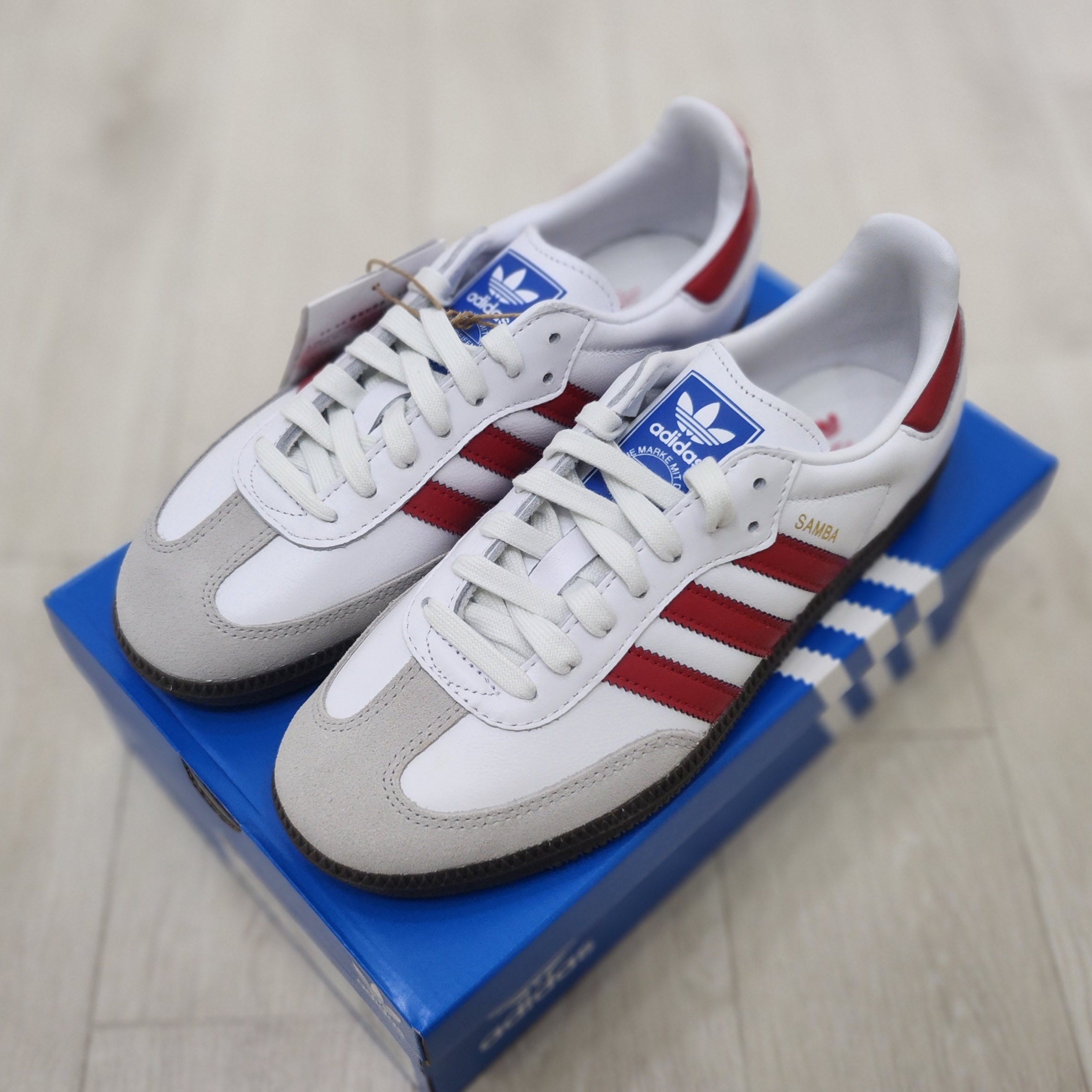 Adidas Samba OG White Better Scarlet 착용 스타일 - 2