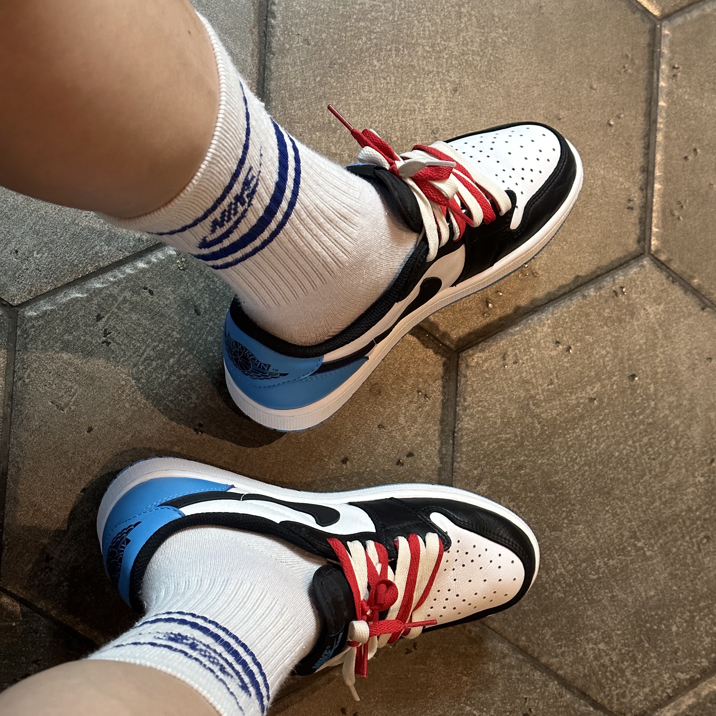 Jordan 1 Retro Low OG Black and Dark Powder Blue 착용 스타일