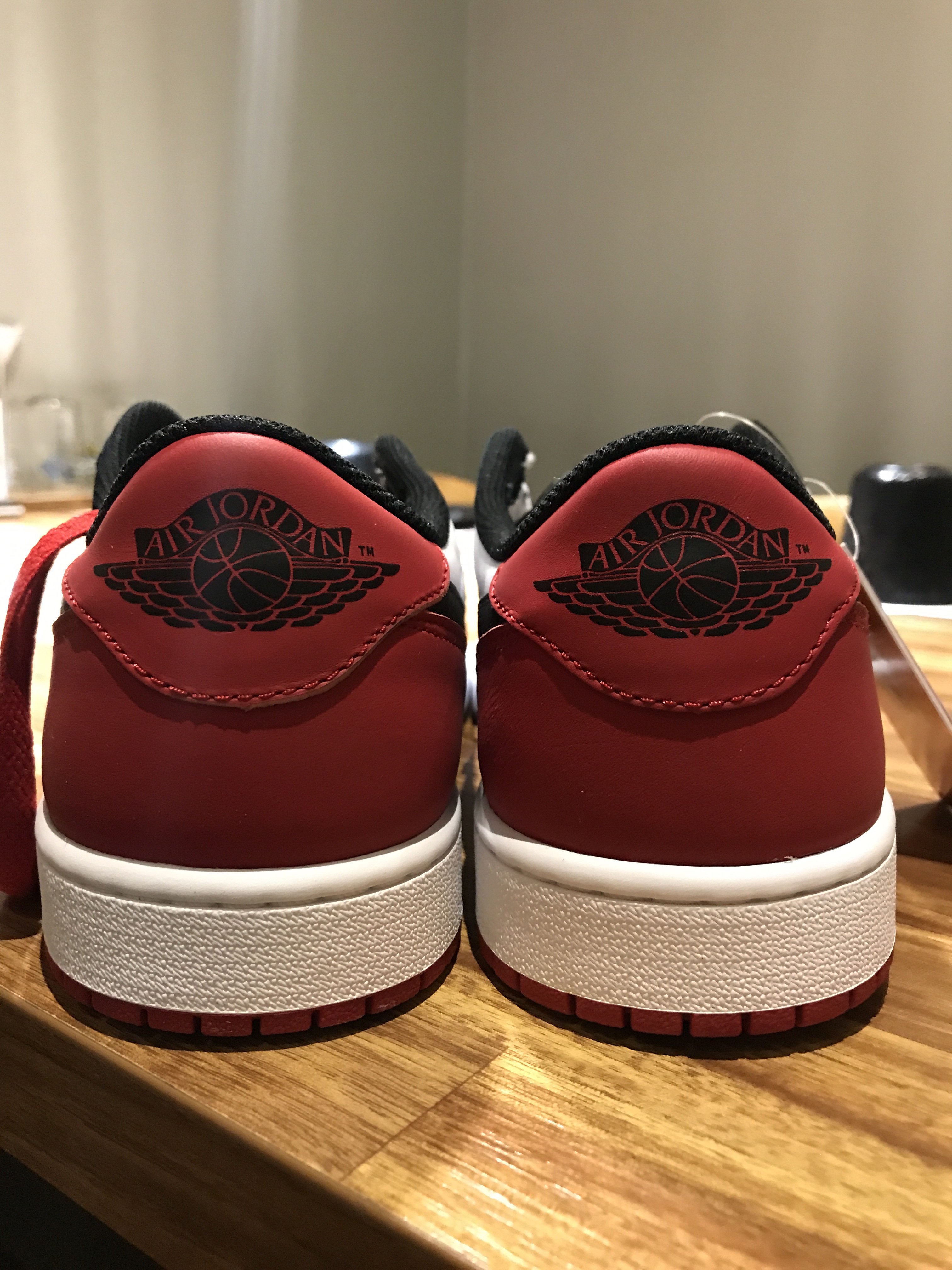 Jordan 1 Retro Low OG Black Toe 착용 스타일 - 5