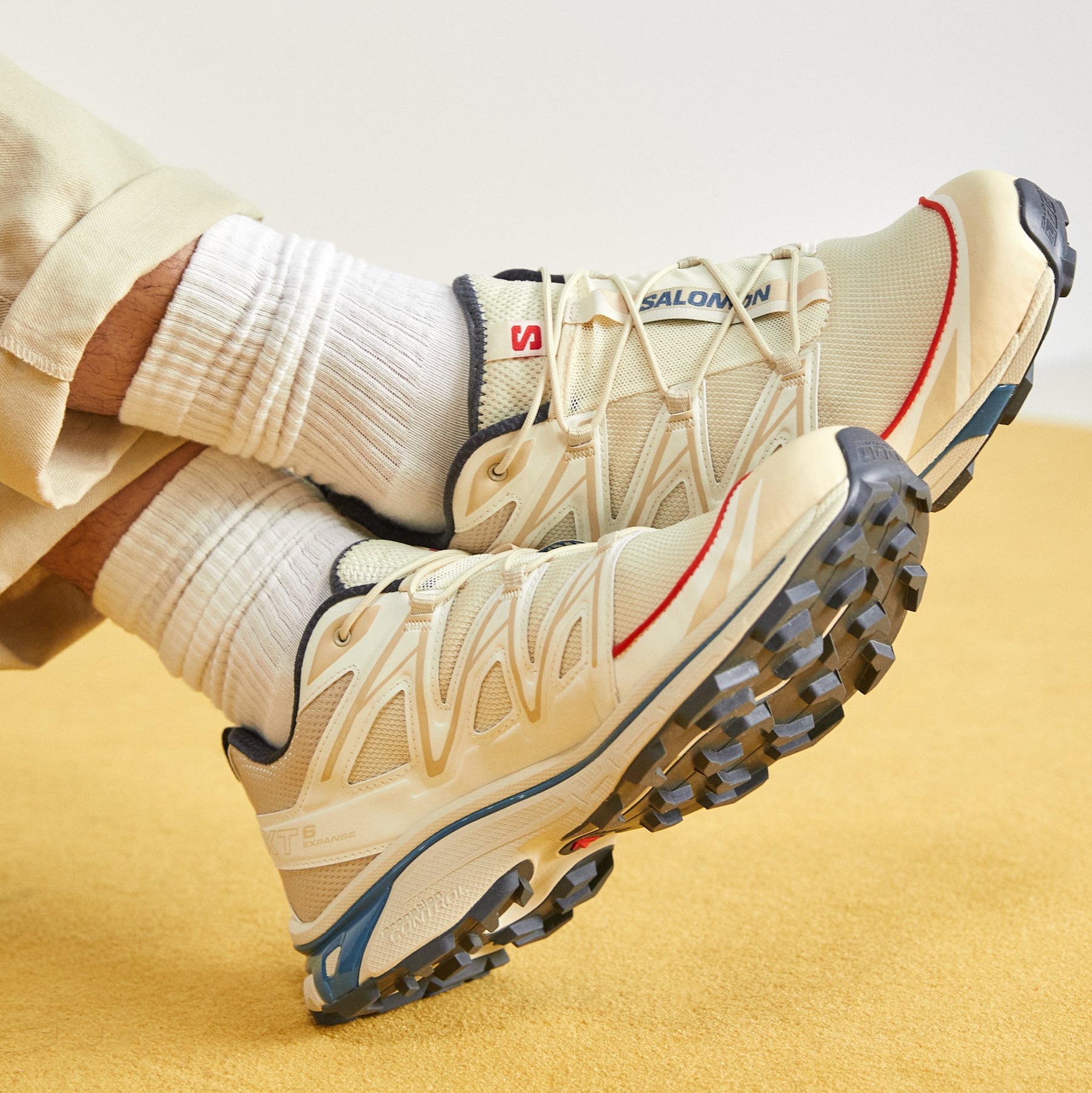 Salomon XT-6 Expanse Almond Milk Aegean Blue 착용 스타일