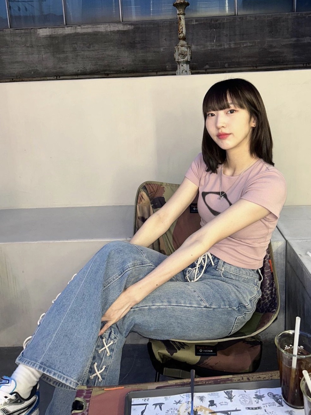 (W) Mischief Rhombus Blur T-Shirt Mini Dusty Pink, (W) Mischief Rhombus Blur T-Shirt Mini Sky Blue - The Hyundai Seoul Exclusive 착용 스타일