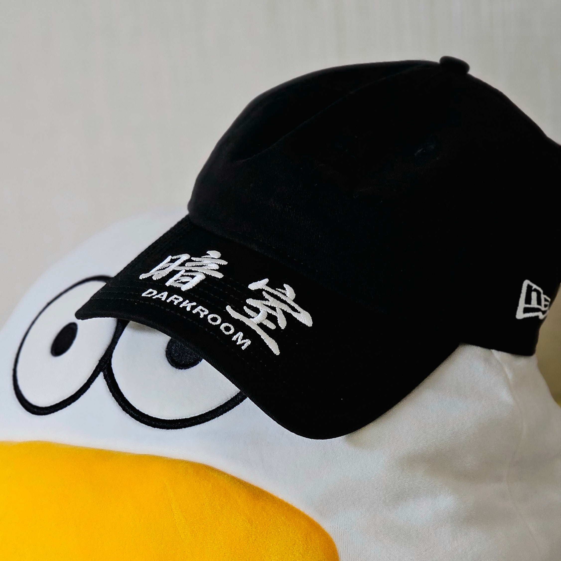 Darkr8m Studio x New Era Unstructured Ball Cap Black 착용 스타일