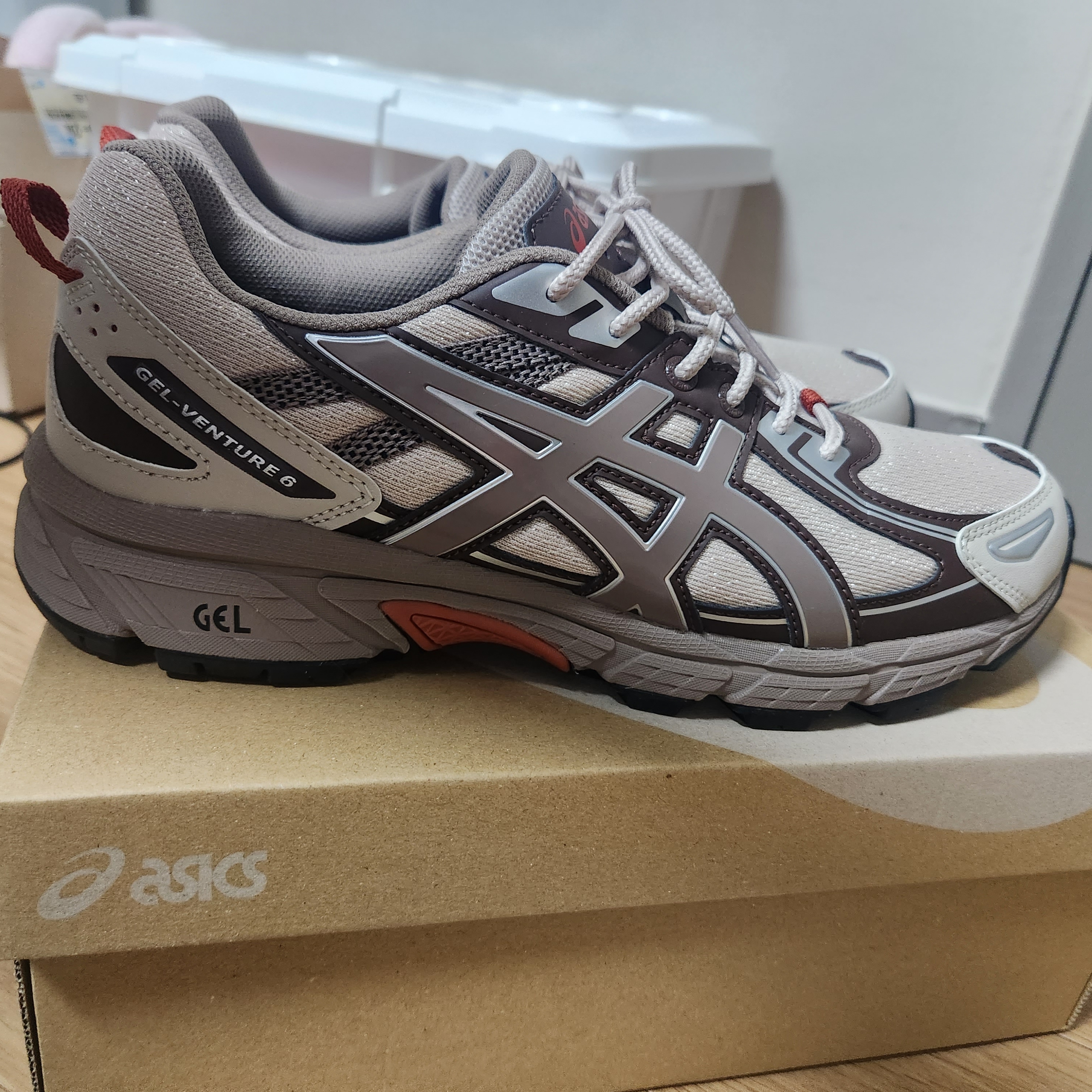 (W) Asics Gel-Venture 6 Simply Taupe 착용 스타일
