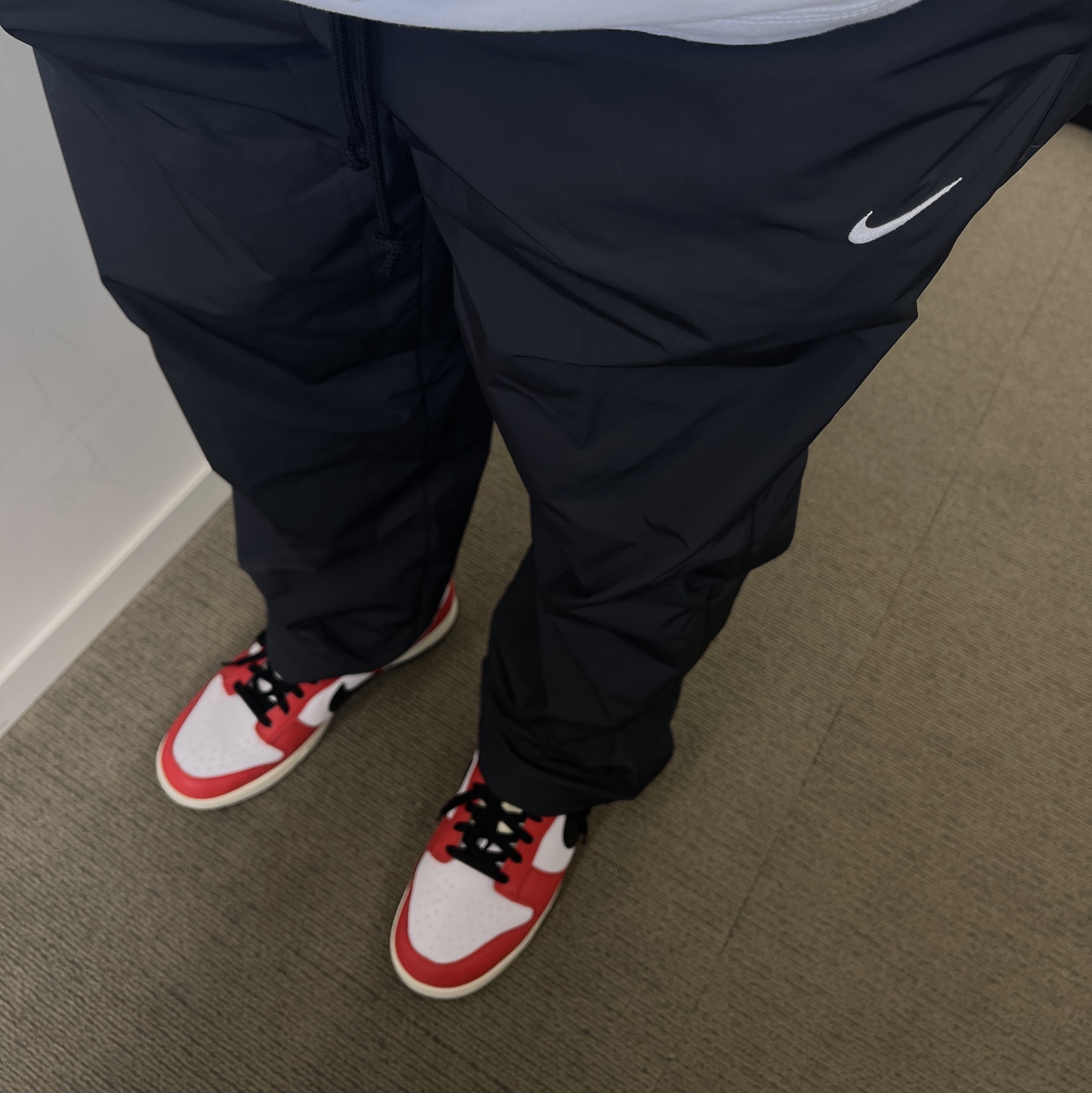 Nike Dunk Low Retro PRM University Red Black 착용 스타일