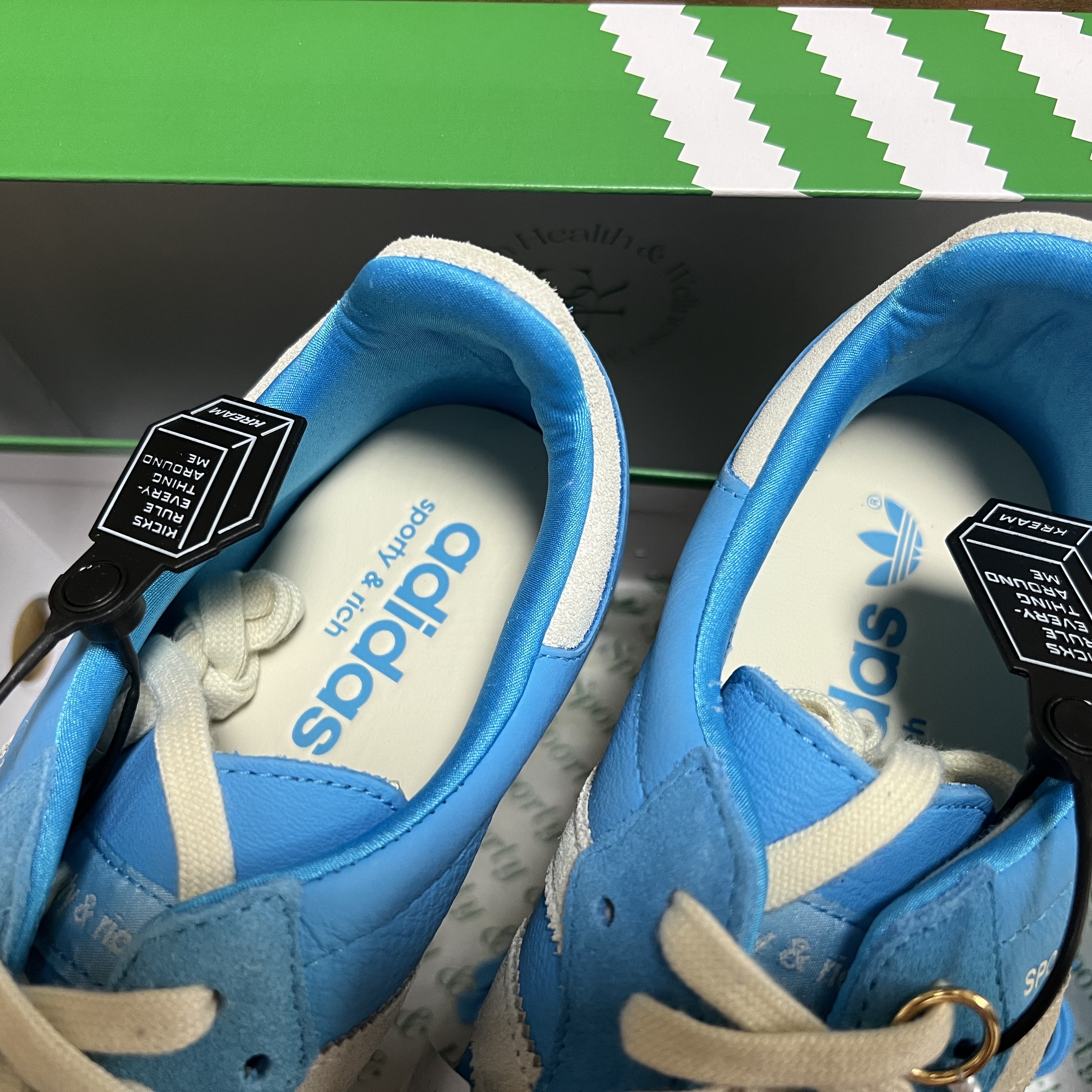 Adidas x Sporty & Rich Samba Blue Rush Cream White 착용 스타일 - 2