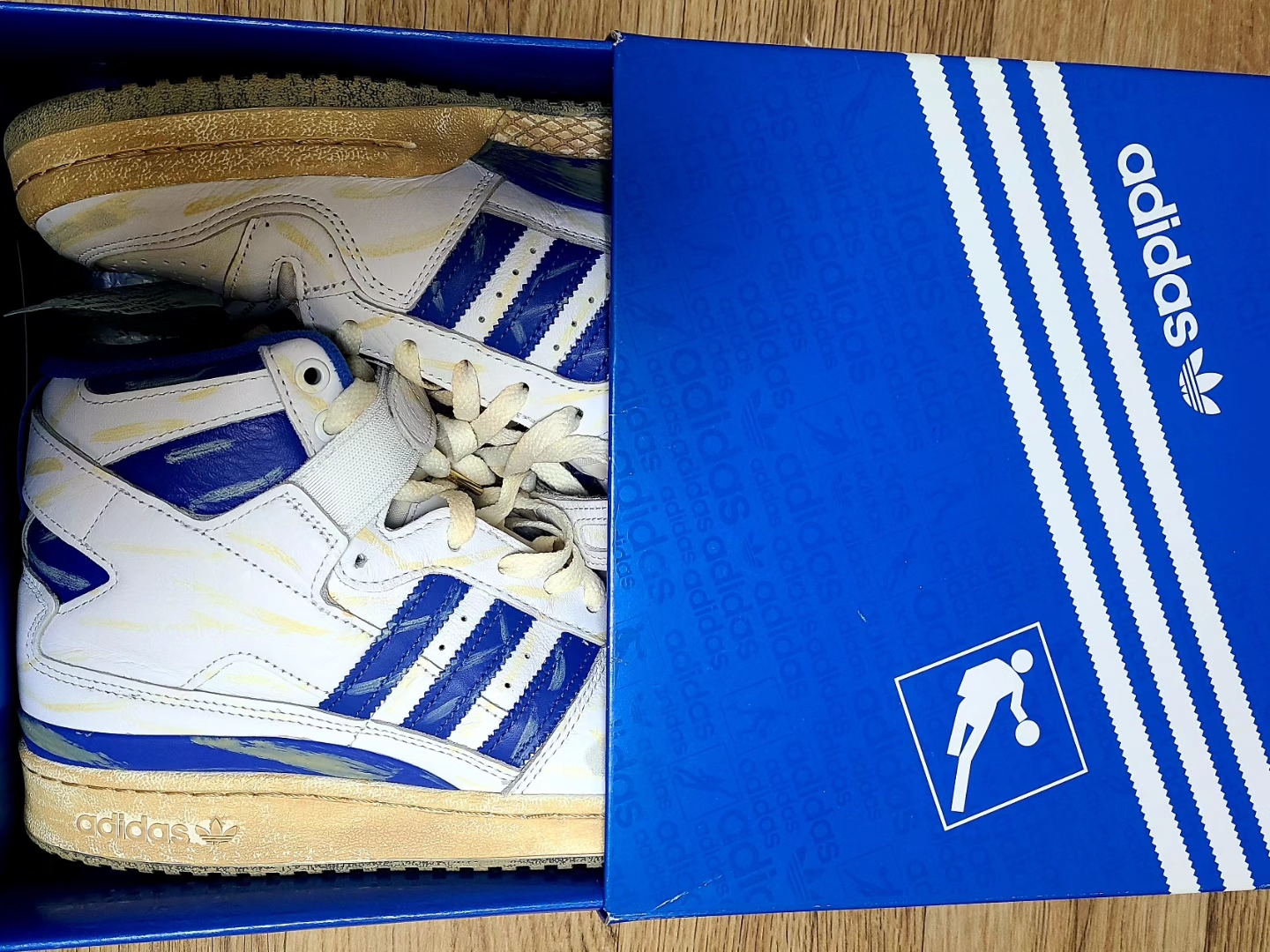 Adidas Forum 84 High AEC Blue 착용 스타일 - 1
