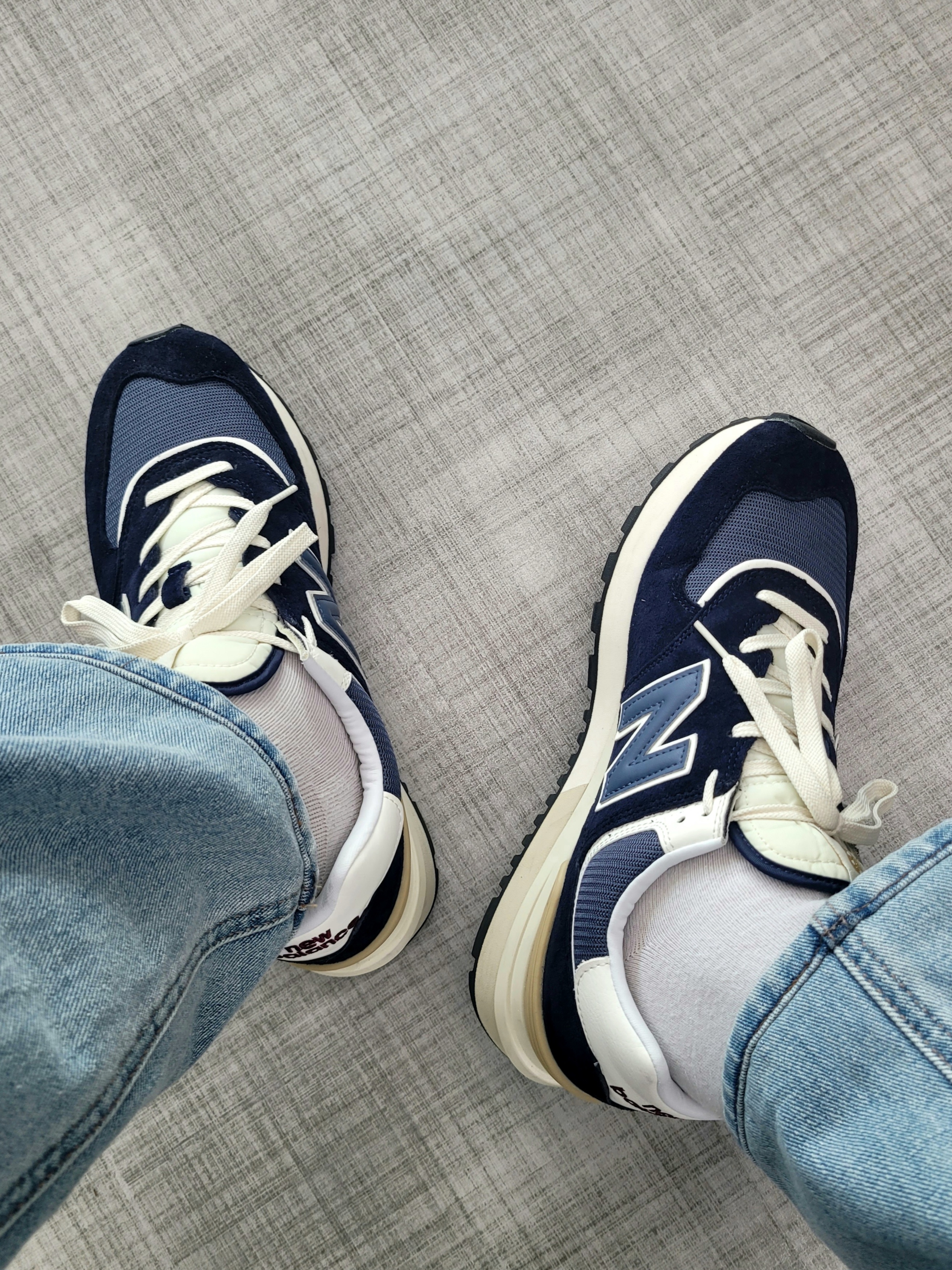 New Balance 574 Legacy Navy 착용 스타일