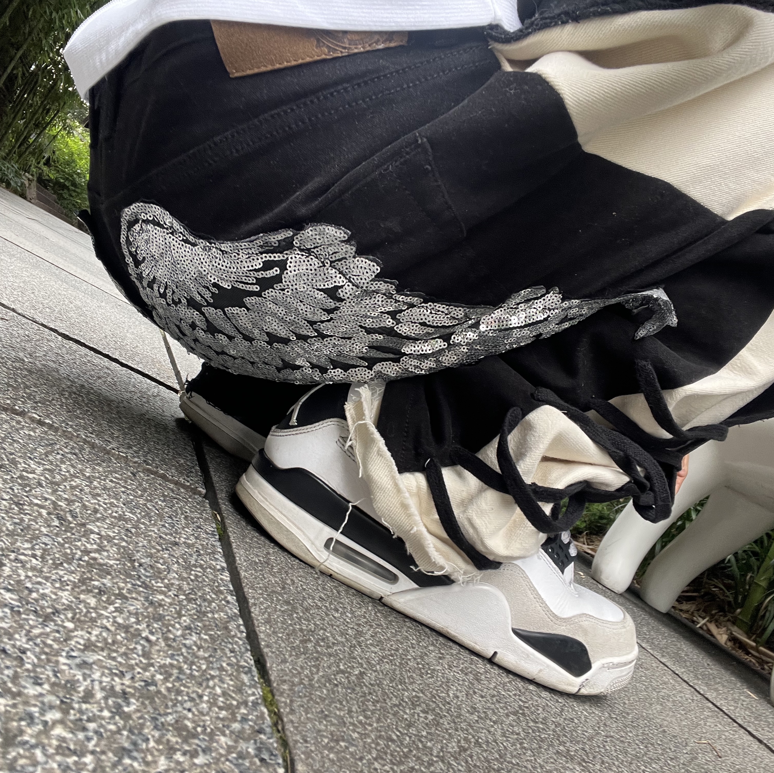 Jordan 4 Retro White and Black 착용 스타일 - 5