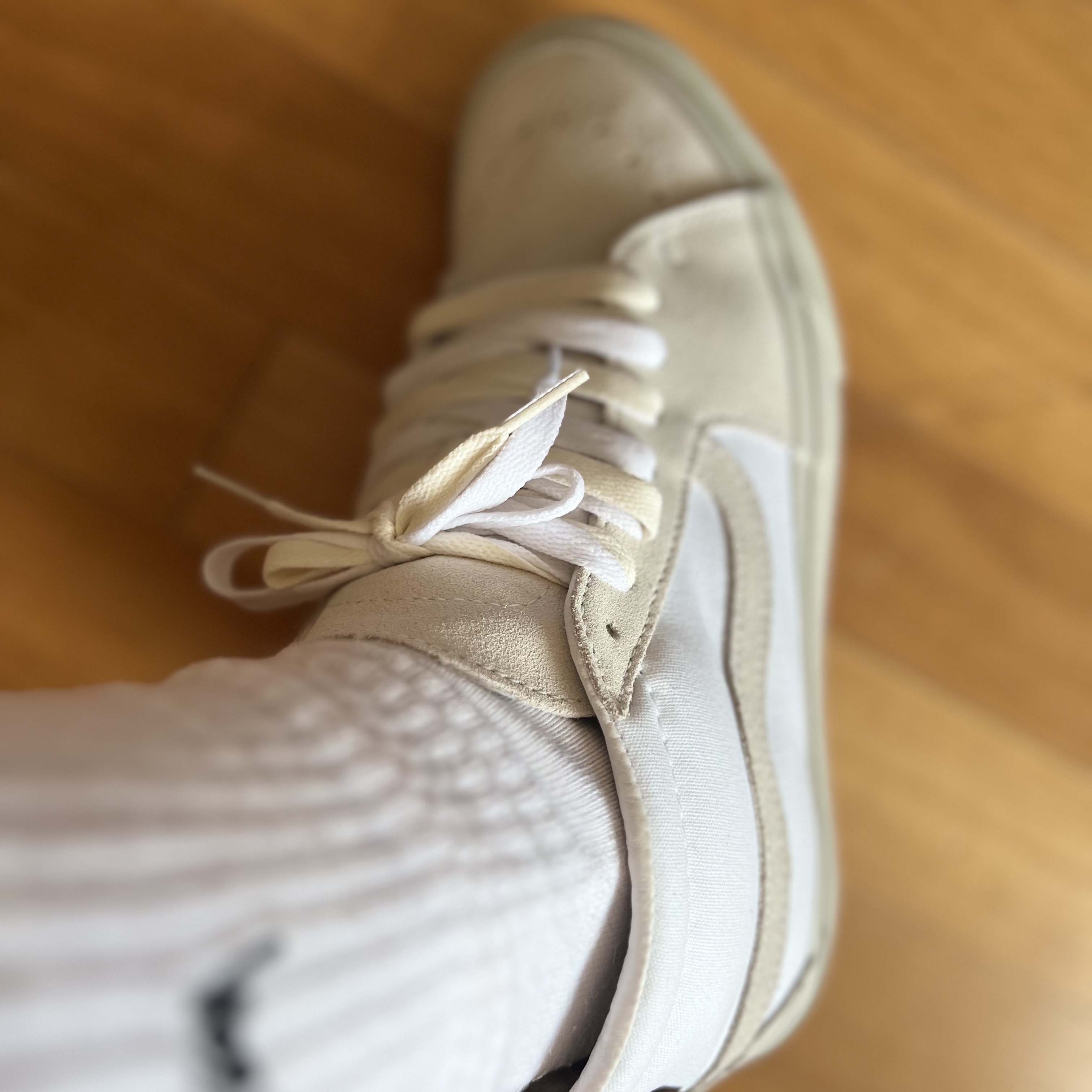Vans Vault x JJJJound Sk8-Mid LX True White 착용 스타일 - 1