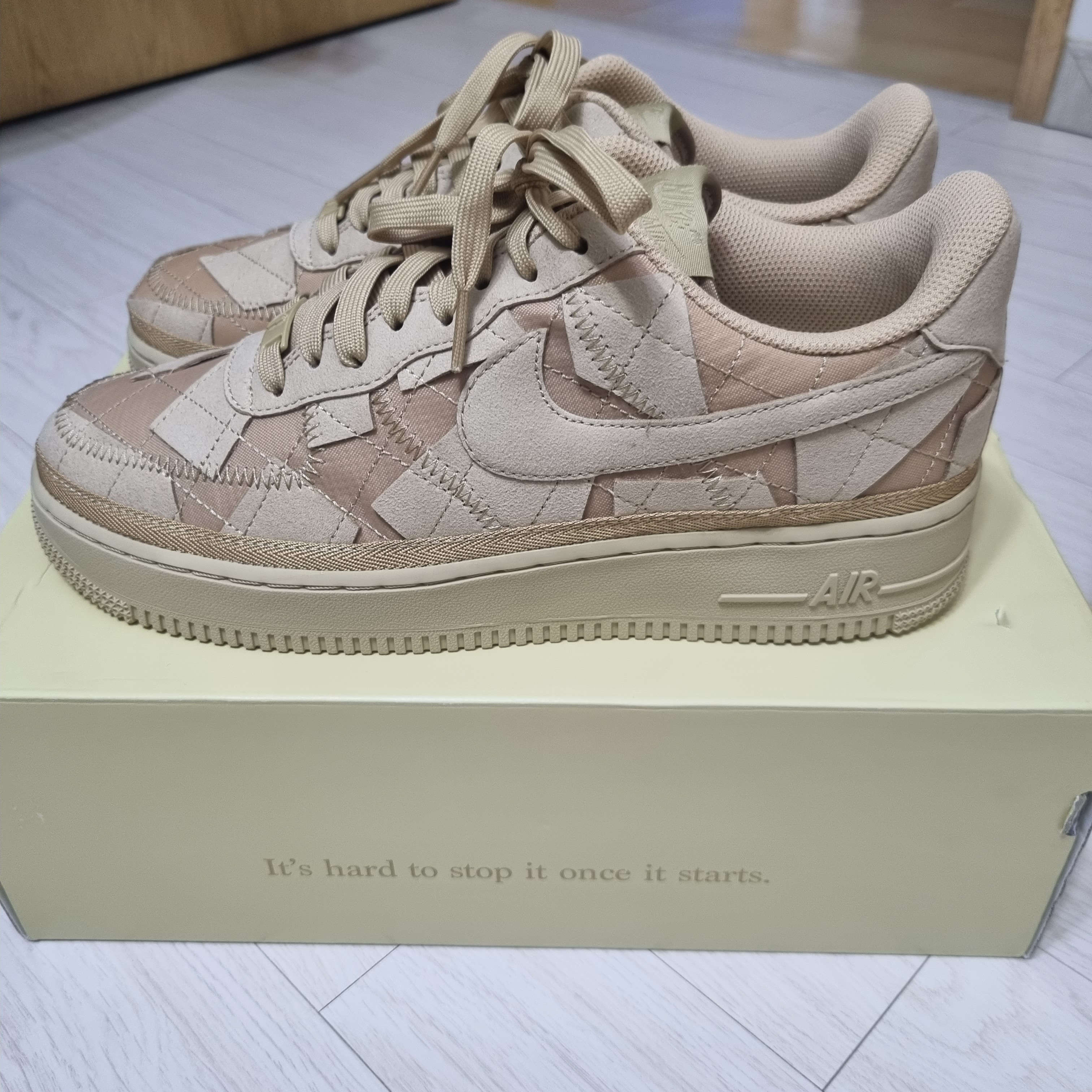 Nike x Billie Eilish Air Force 1 Low '07 SP Mushroom 착용 스타일