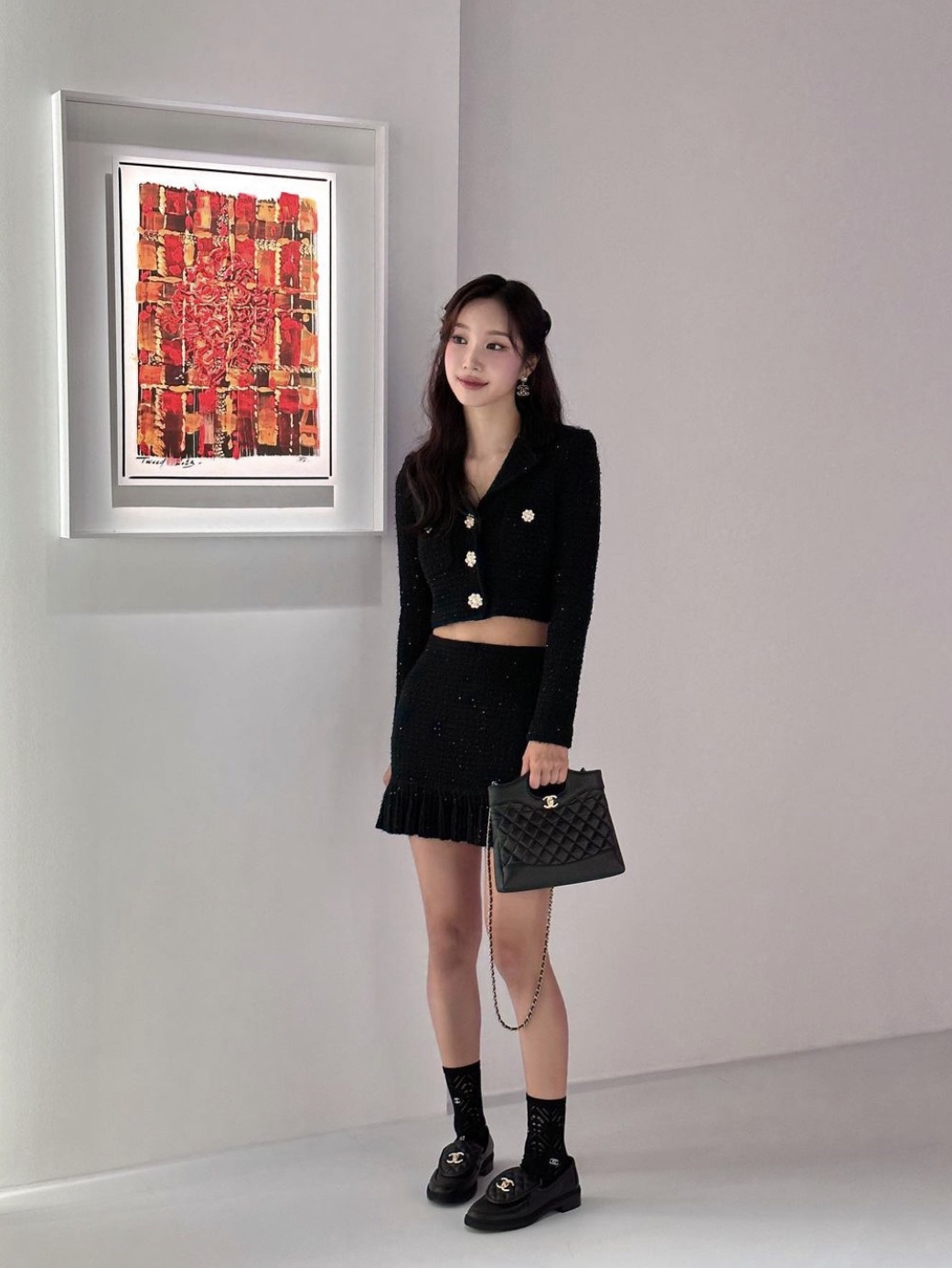 Chanel 31 Mini Shopping Bag Shiny Crumpled Calfskin & Gold Black, (W) Chanel Loafers Lambskin & Gold Black 착용 스타일