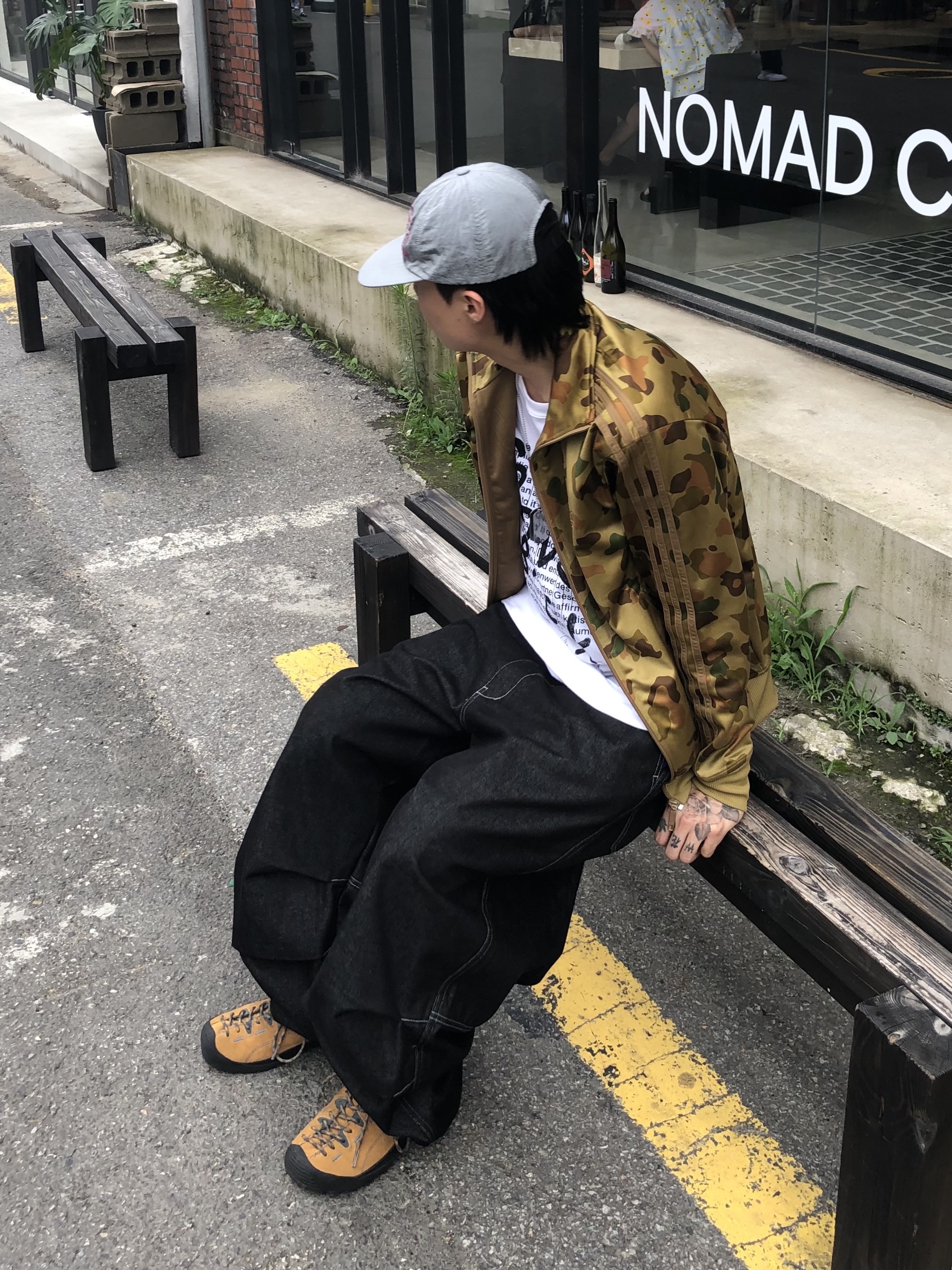 Keen Jasper Suede Sneakers Camel 착용 스타일 - 2