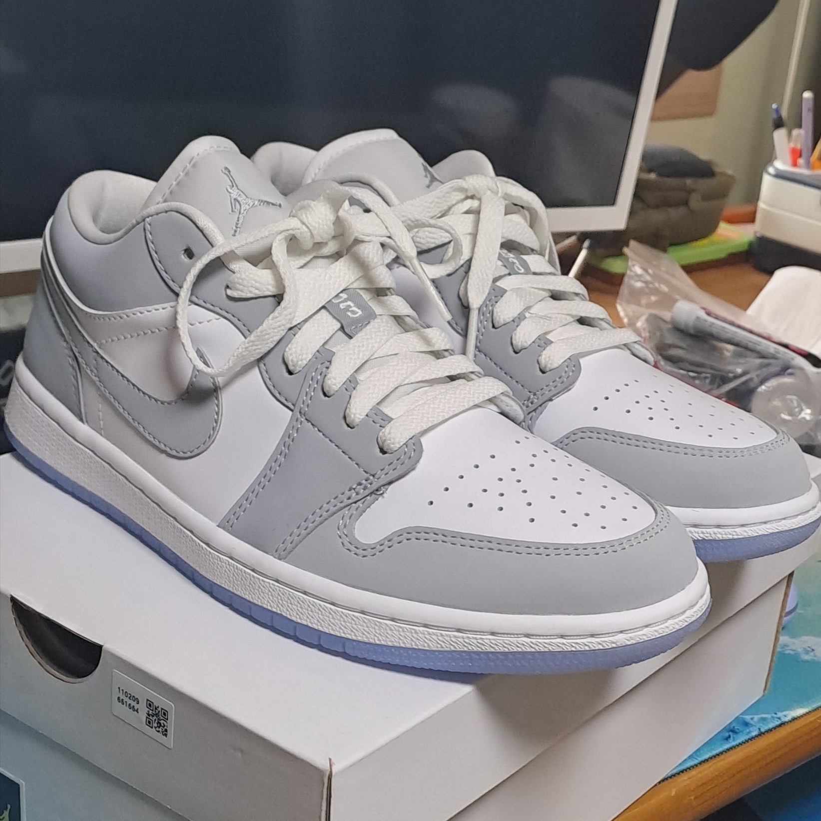 (W) Jordan 1 Low White Wolf Grey 착용 스타일 - 1