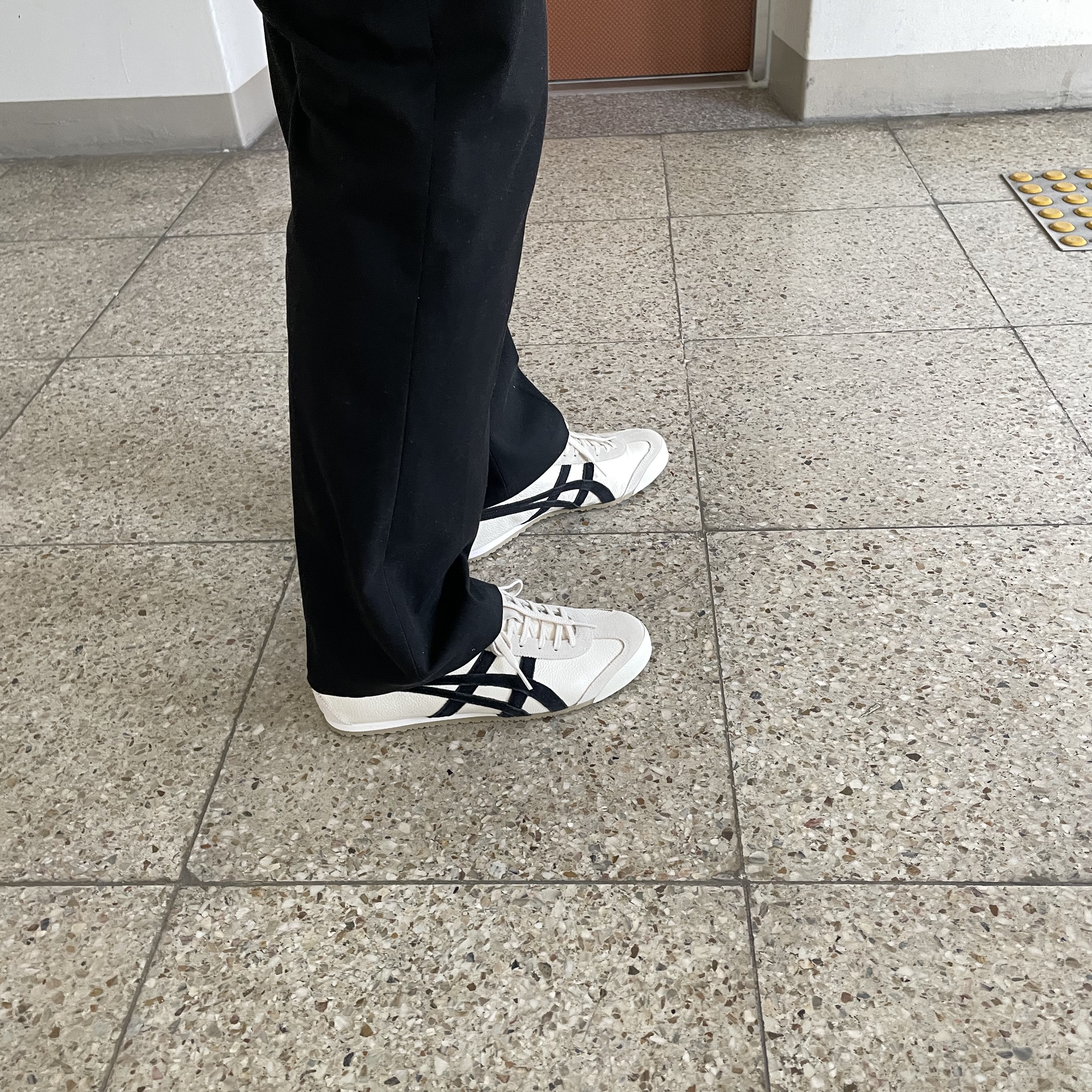 Onitsuka Tiger Mexico 66 Vintage White Black 착용 스타일 - 1