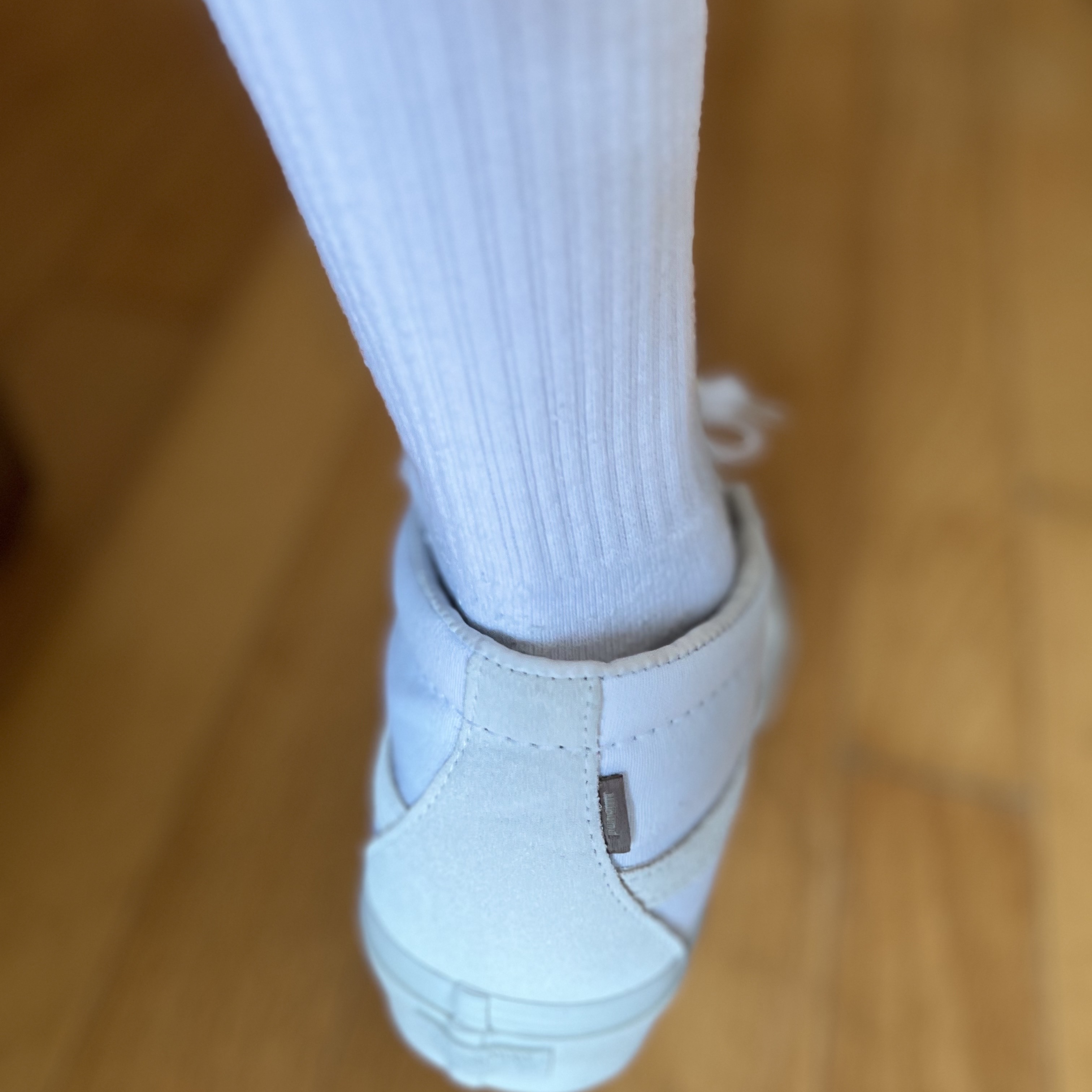Vans Vault x JJJJound Sk8-Mid LX True White 착용 스타일 - 5