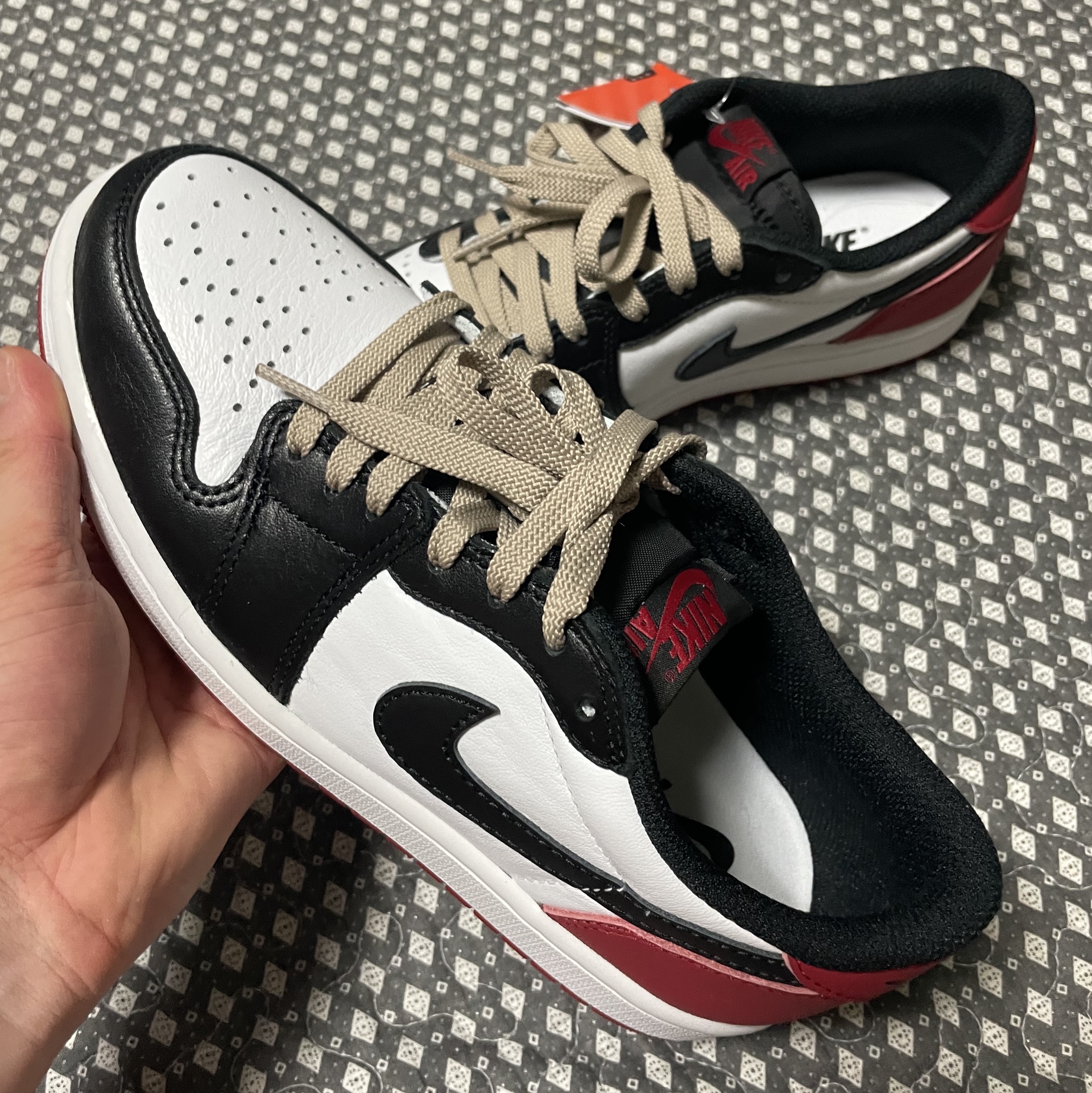 Jordan 1 Retro Low OG Black Toe 착용 스타일 - 1