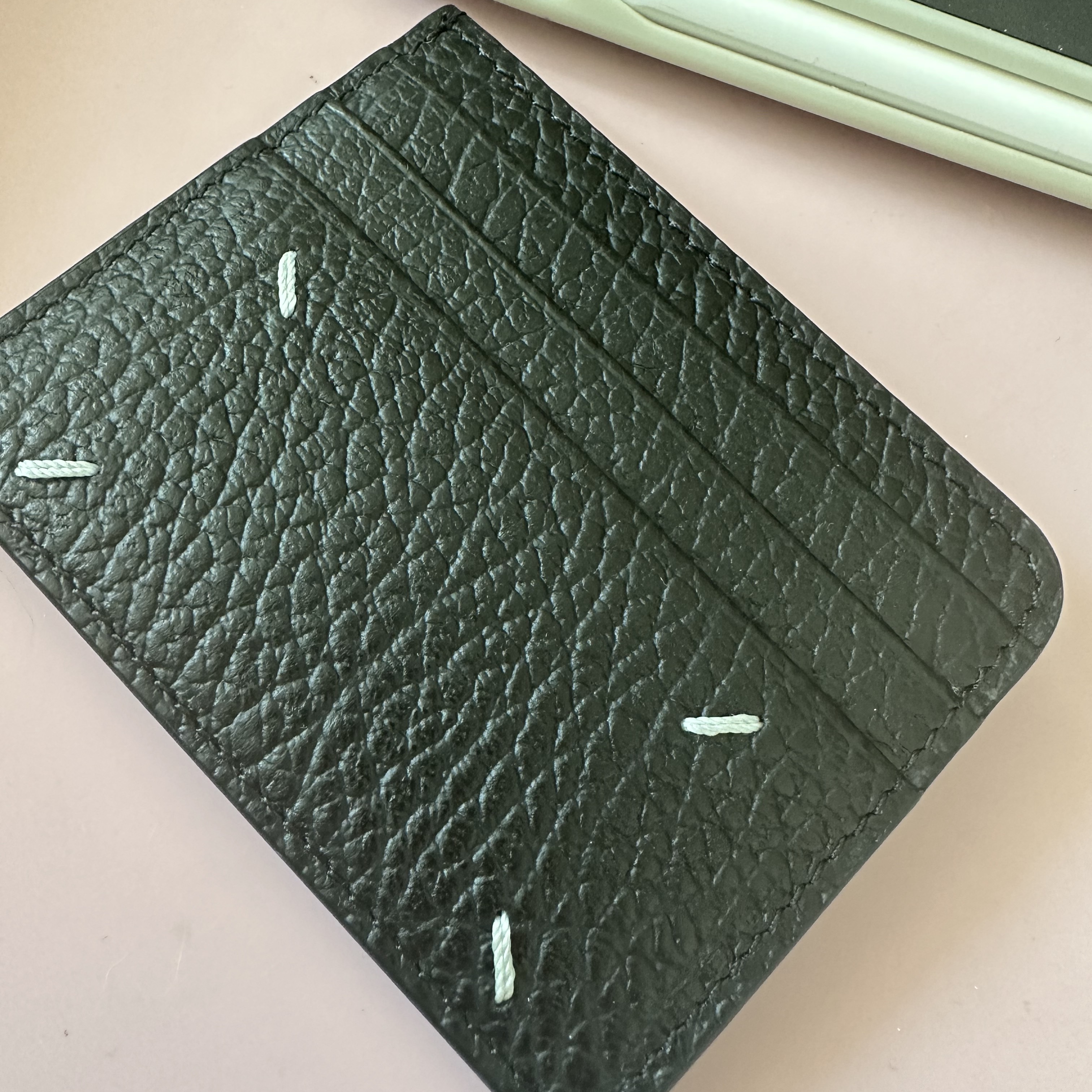 Maison Margiela Stitch Card Holder Black 착용 스타일