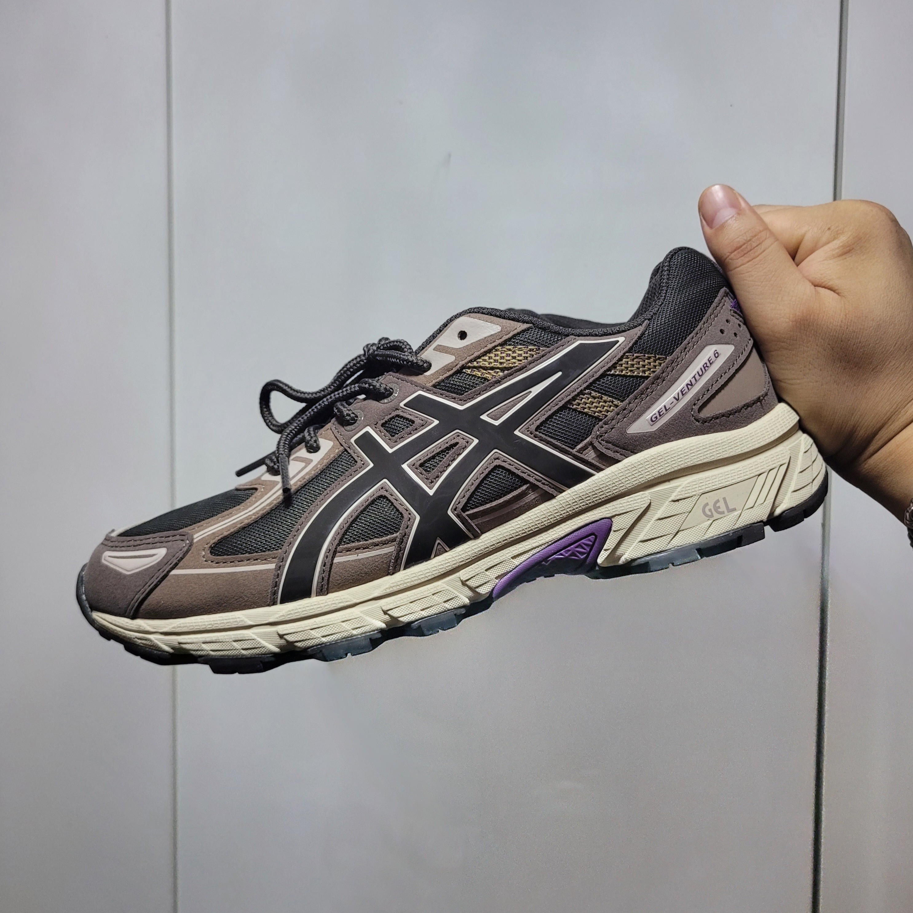 Asics Gel-Venture 6 Vanilla Custard 착용 스타일