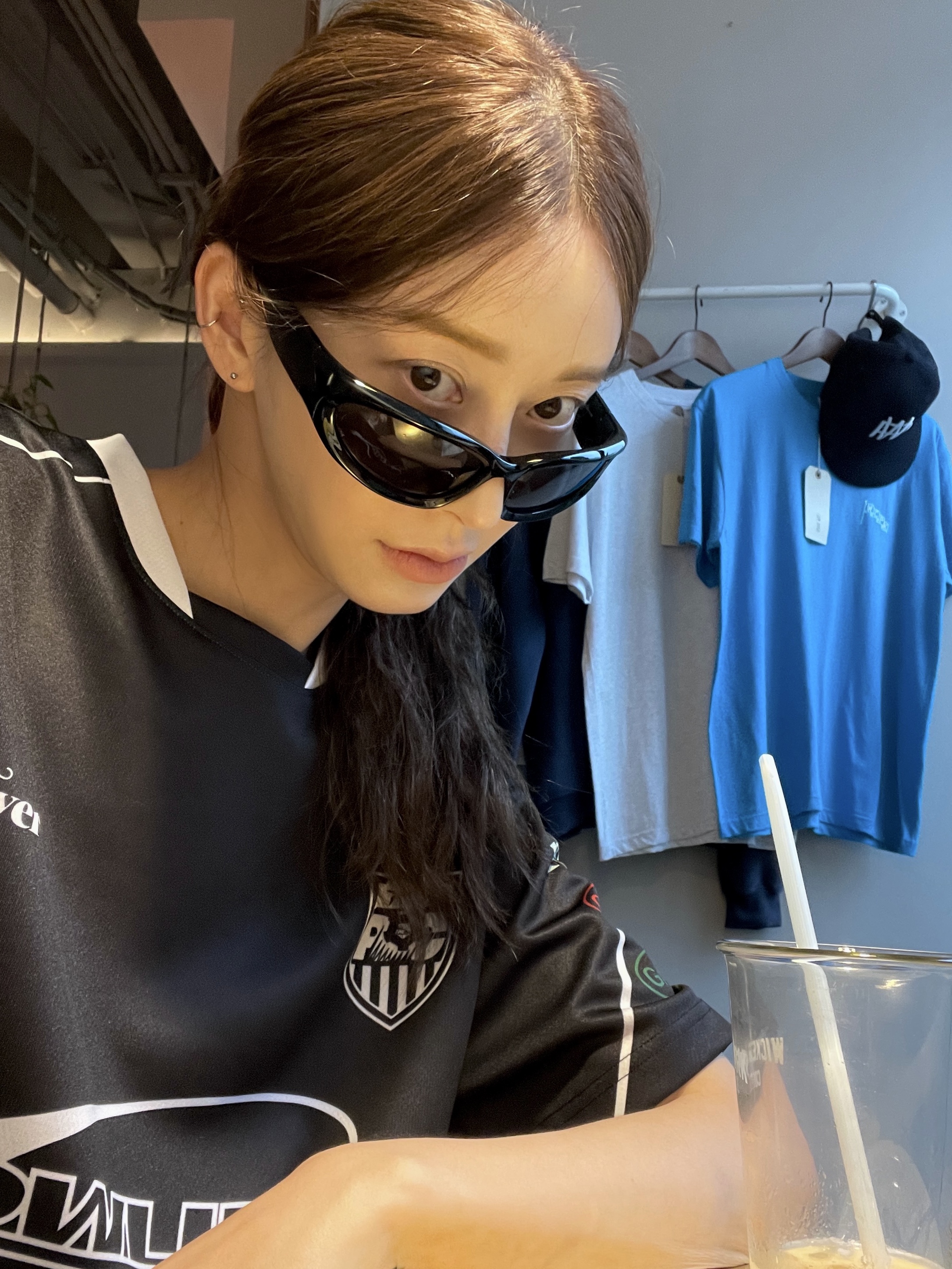 (W) Asics x Matin Kim Gel-Sonoma 15-50 Black Pure Silver, Balenciaga Swift Oval Sunglasses Black 착용 스타일 - 3