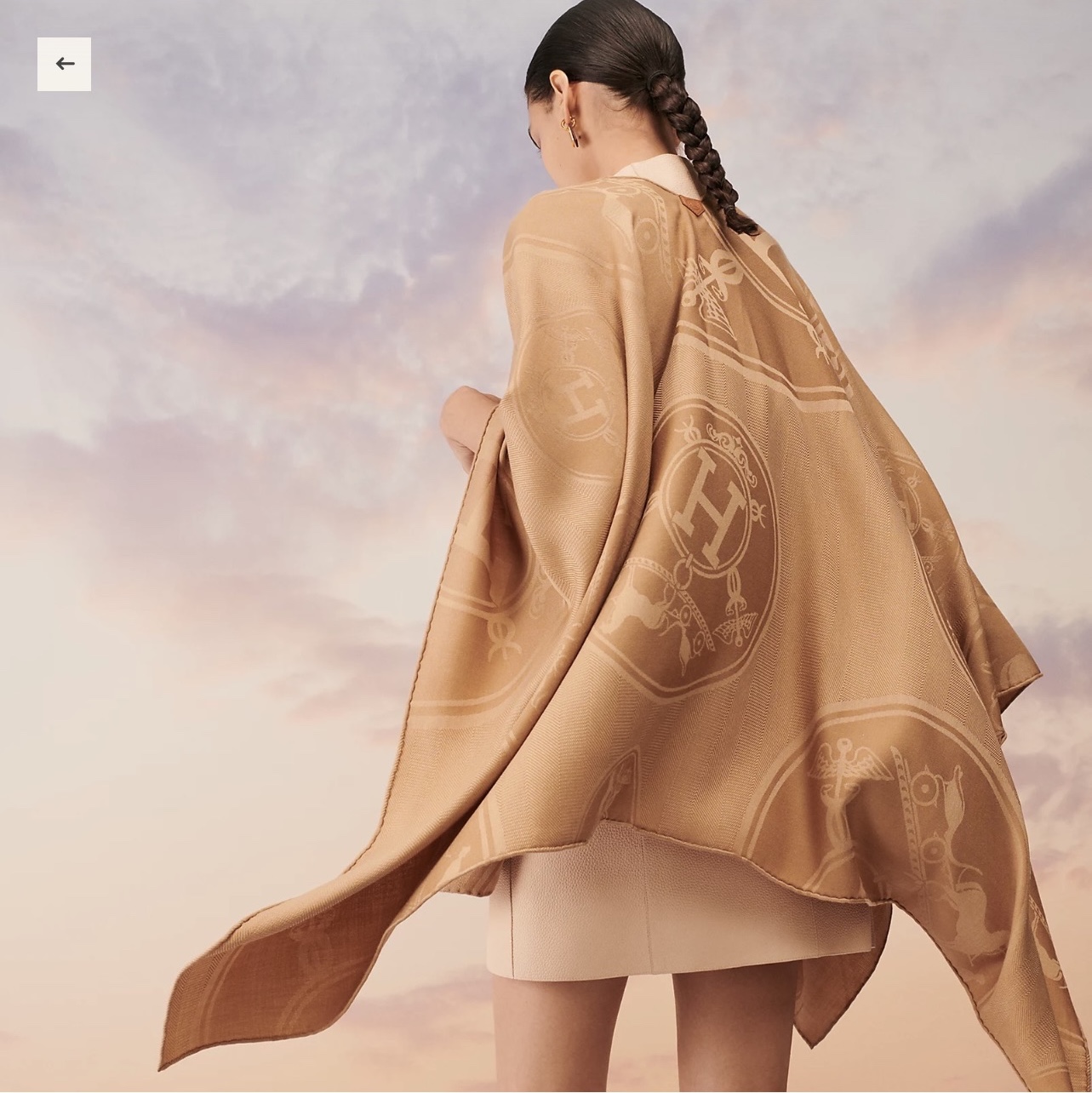 (W) Hermes New Libris Poncho Kraft 착용 스타일