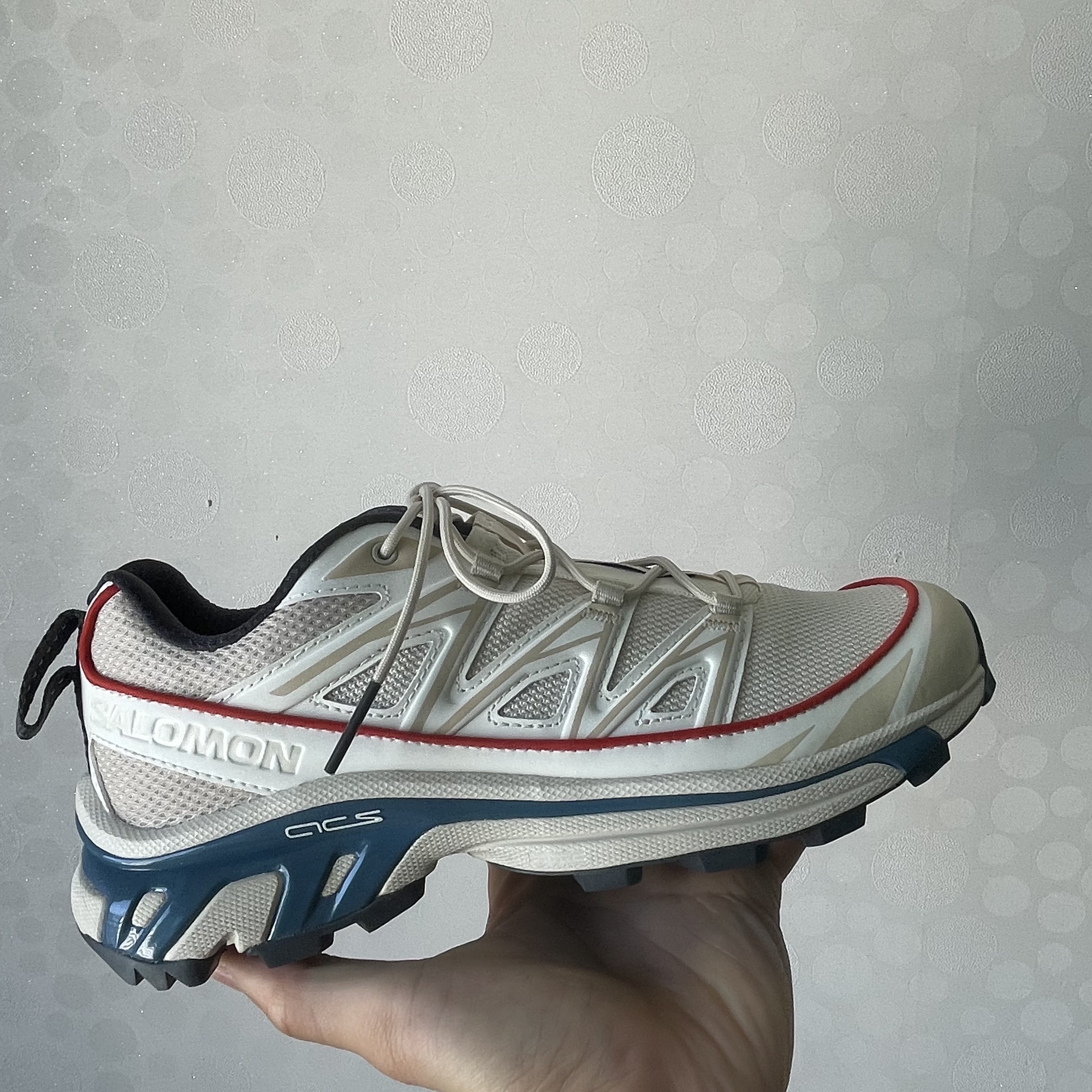 Salomon XT-6 Expanse Almond Milk Aegean Blue 착용 스타일 - 2