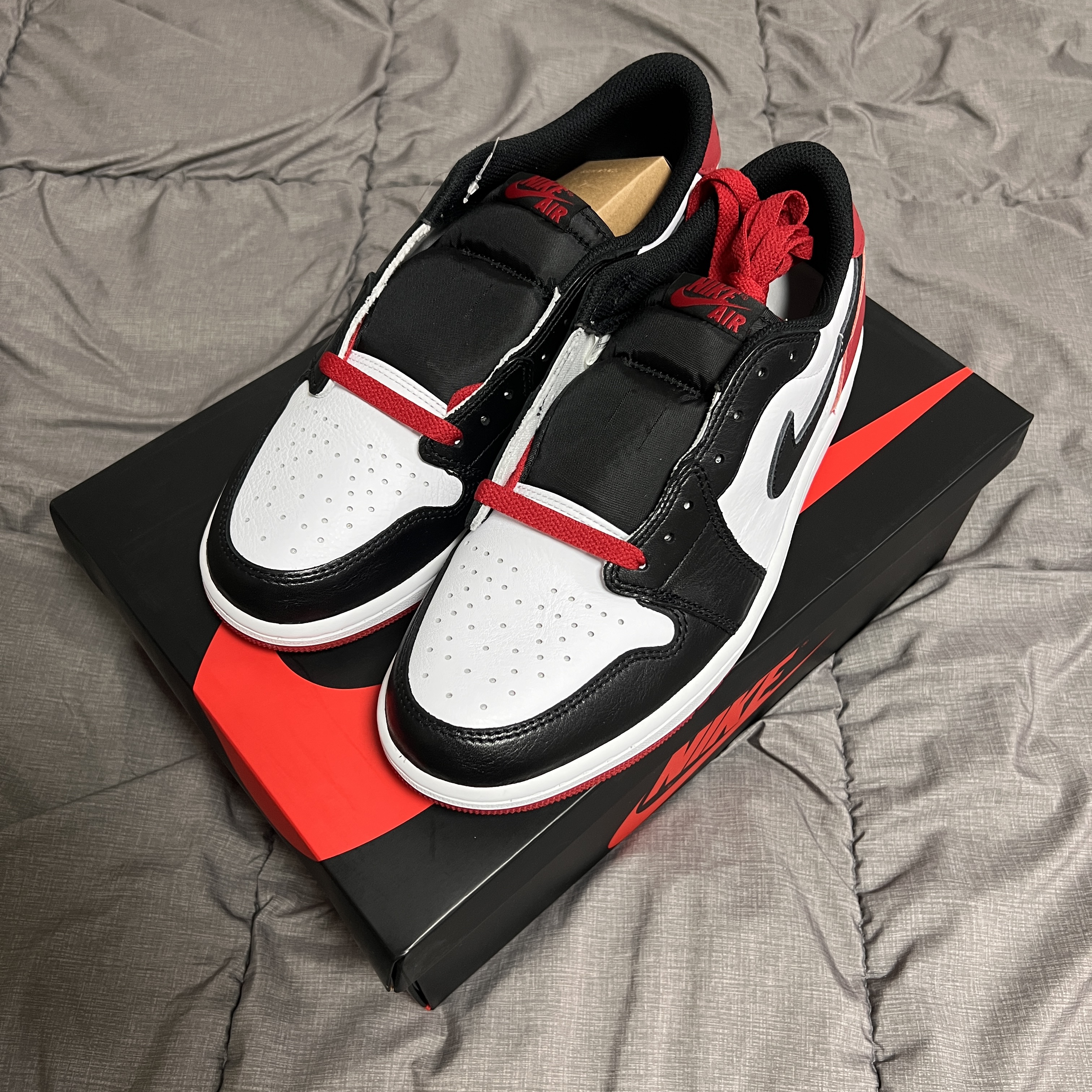 Jordan 1 Retro Low OG Black Toe 착용 스타일 - 1