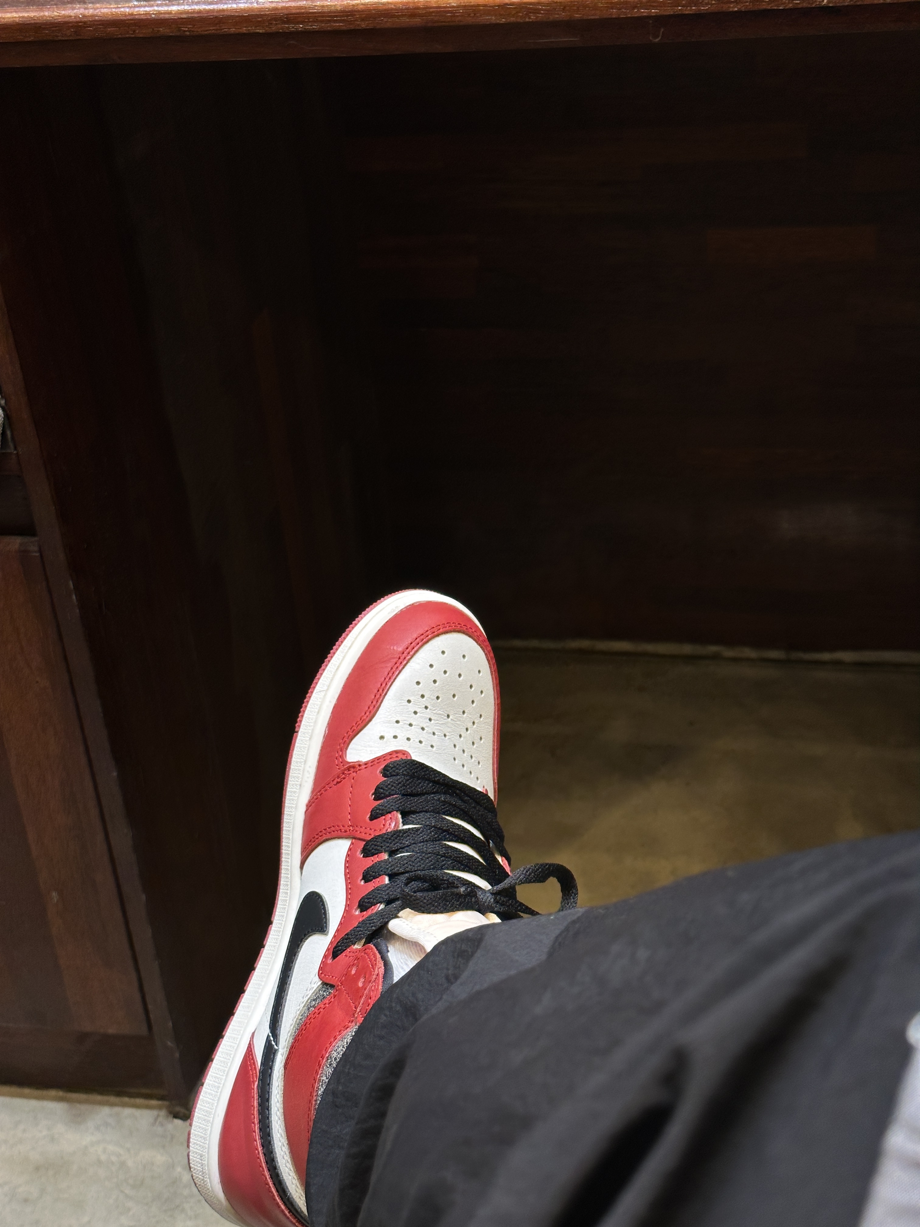 Jordan 1 Retro High OG Chicago 2022, Stussy Built Tough T-Shirt White 착용 스타일 - 2