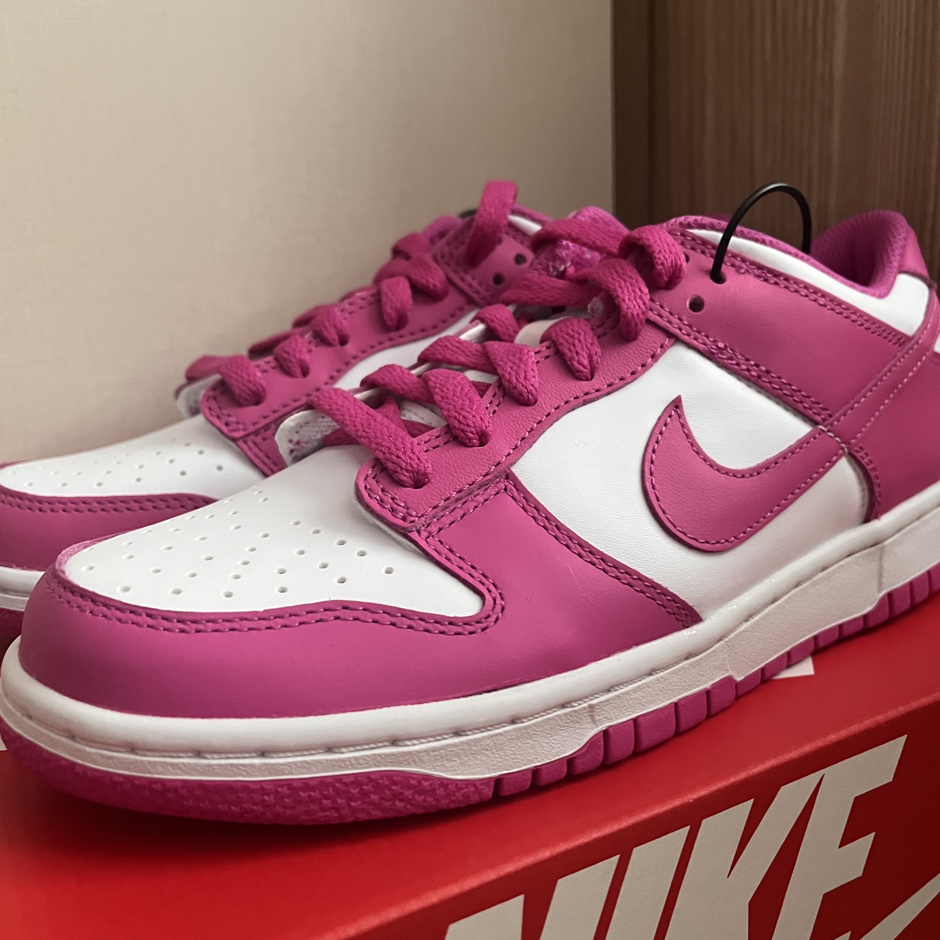 (GS) Nike Dunk Low White Active Fuchsia 착용 스타일