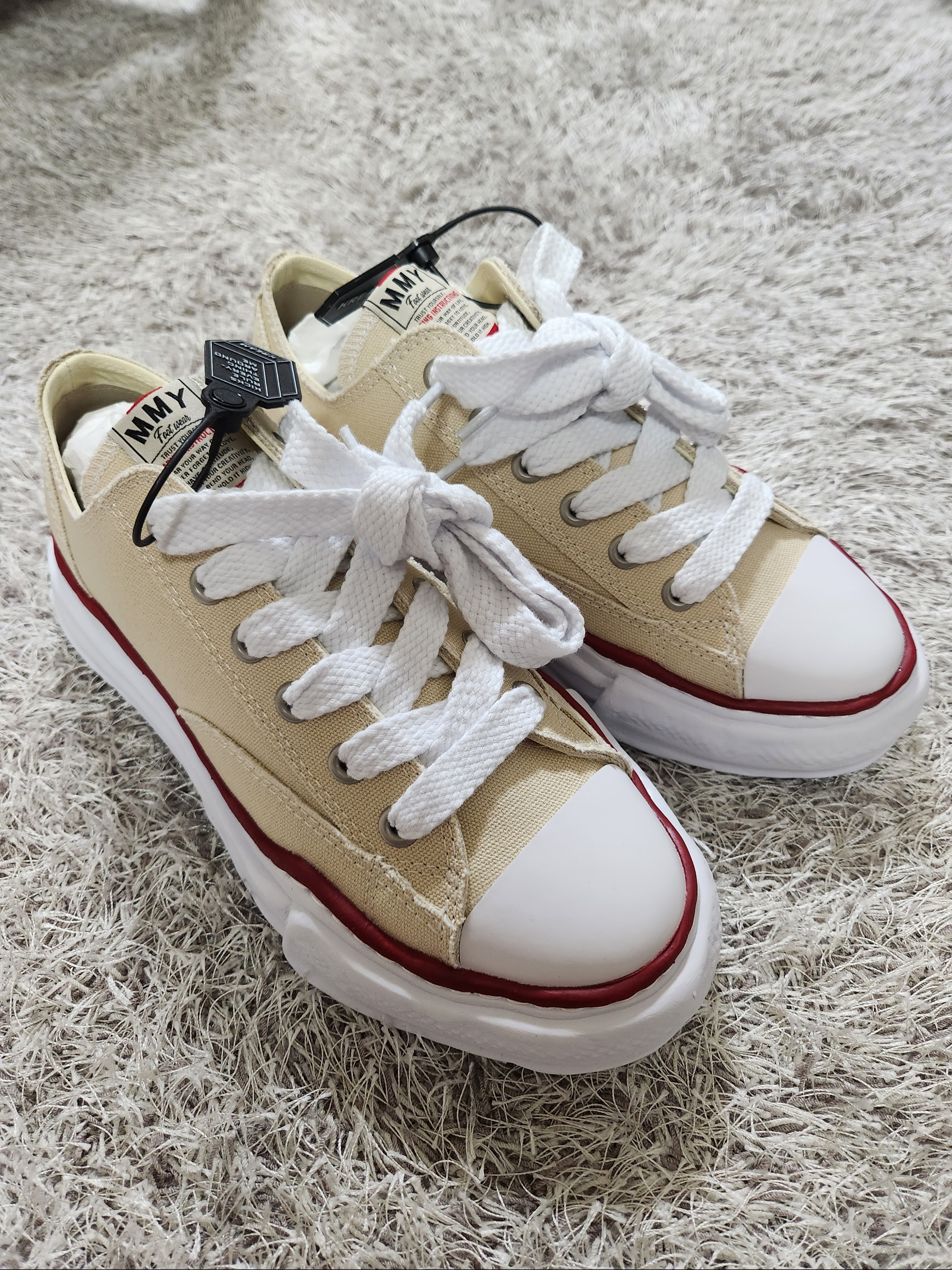 Maison Mihara Yasuhiro Peterson OG Sole Canvas Low-top Sneakers Natural 착용 스타일