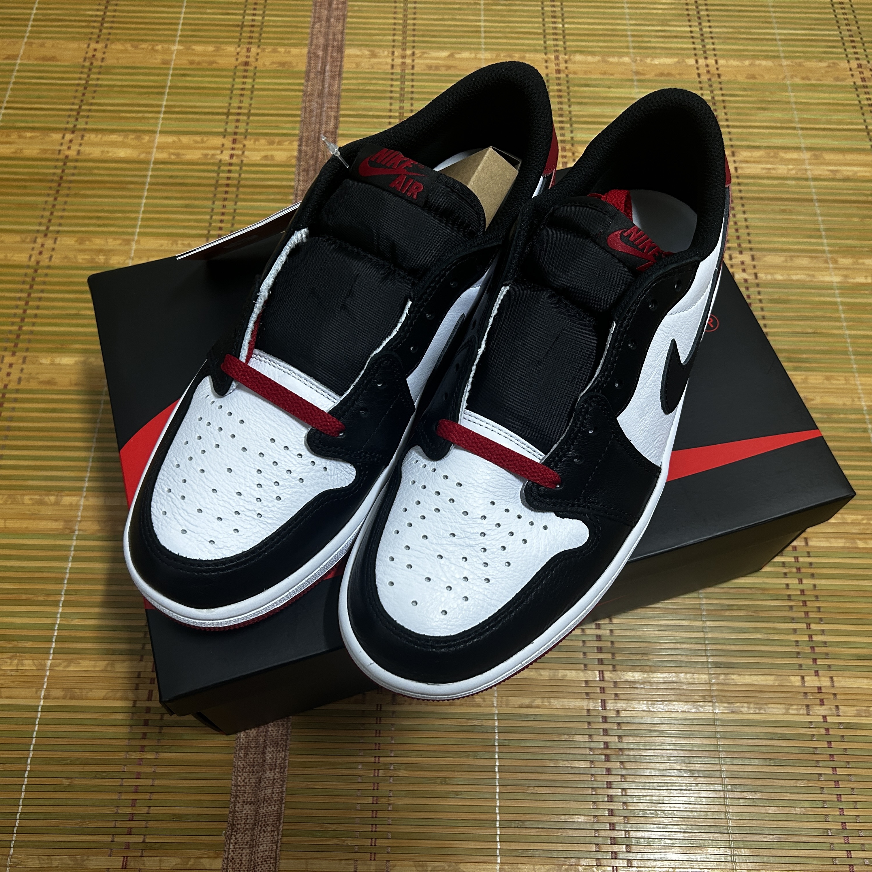 Jordan 1 Retro Low OG Black Toe 착용 스타일 - 2