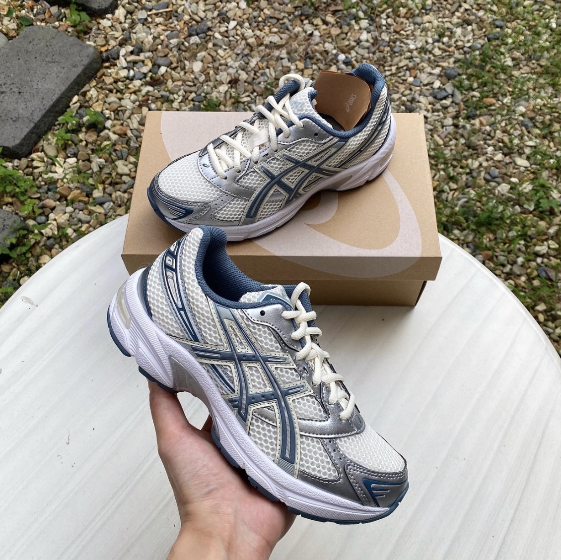 Asics Gel-1130 Cream Ironclad 착용 스타일