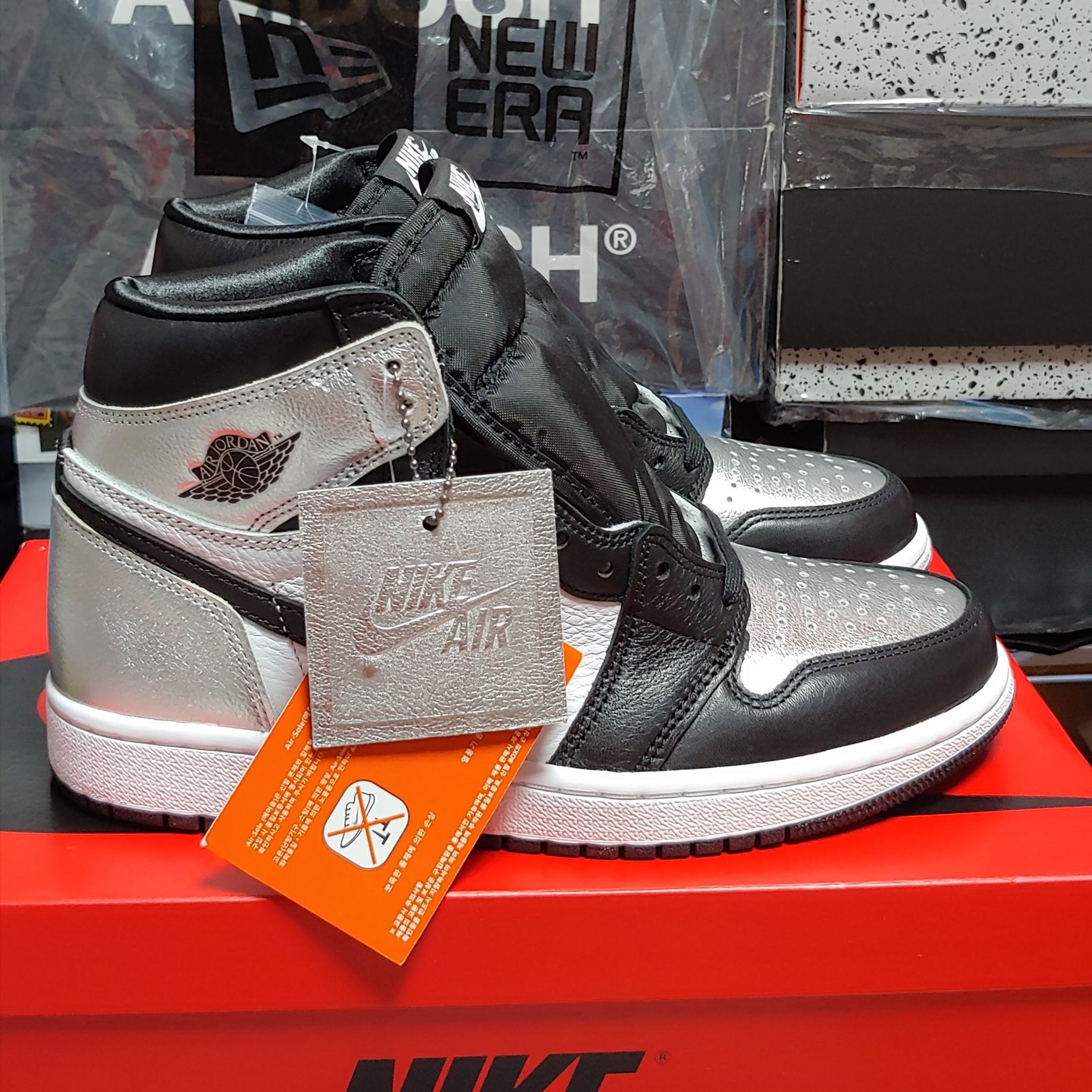 (W) Jordan 1 Retro High OG Silver Toe 착용 스타일 - 1
