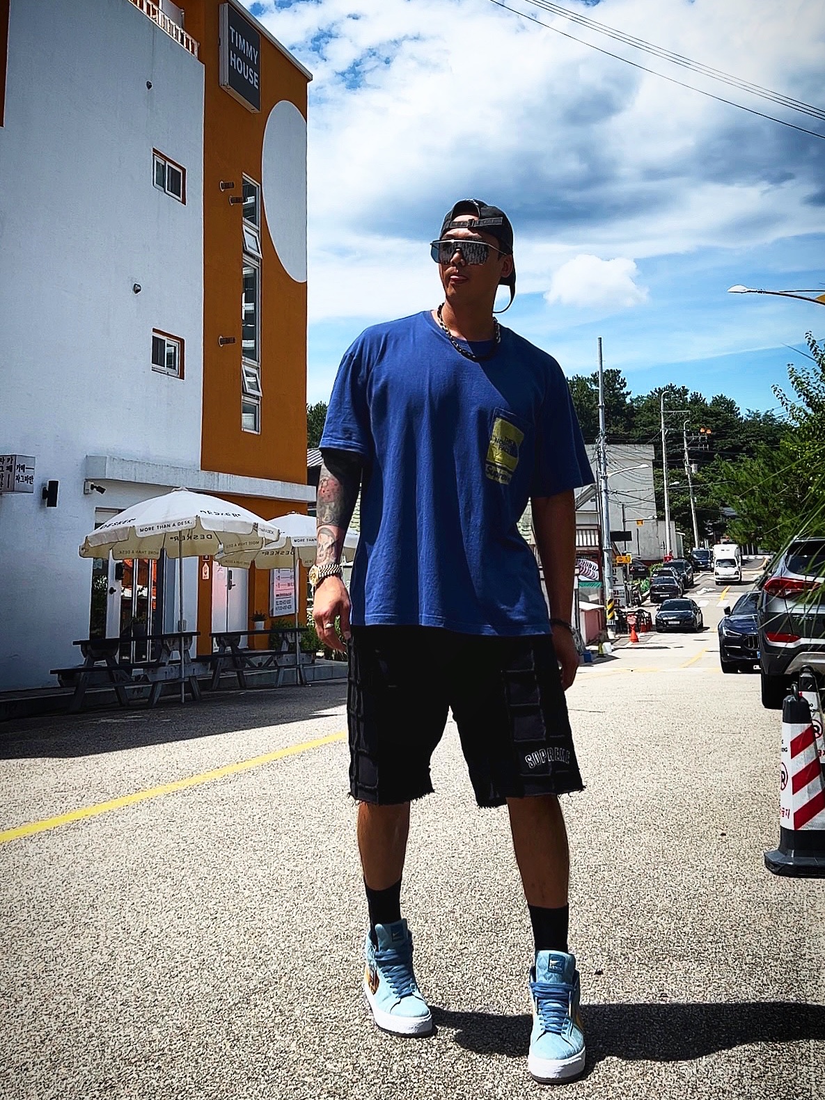 Supreme Pigment Canvas S Logo 6-Panel Black - 23SS, Supreme Reverse Patchwork Sweatshorts Black - 22SS 착용 스타일 - 1