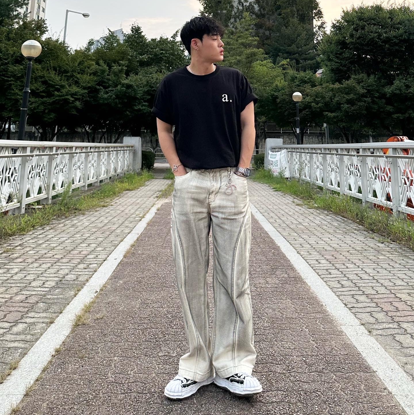 Maison Mihara Yasuhiro Blakey OG Sole OH Canvas Low-top Sneakers Black 착용 스타일 - 2