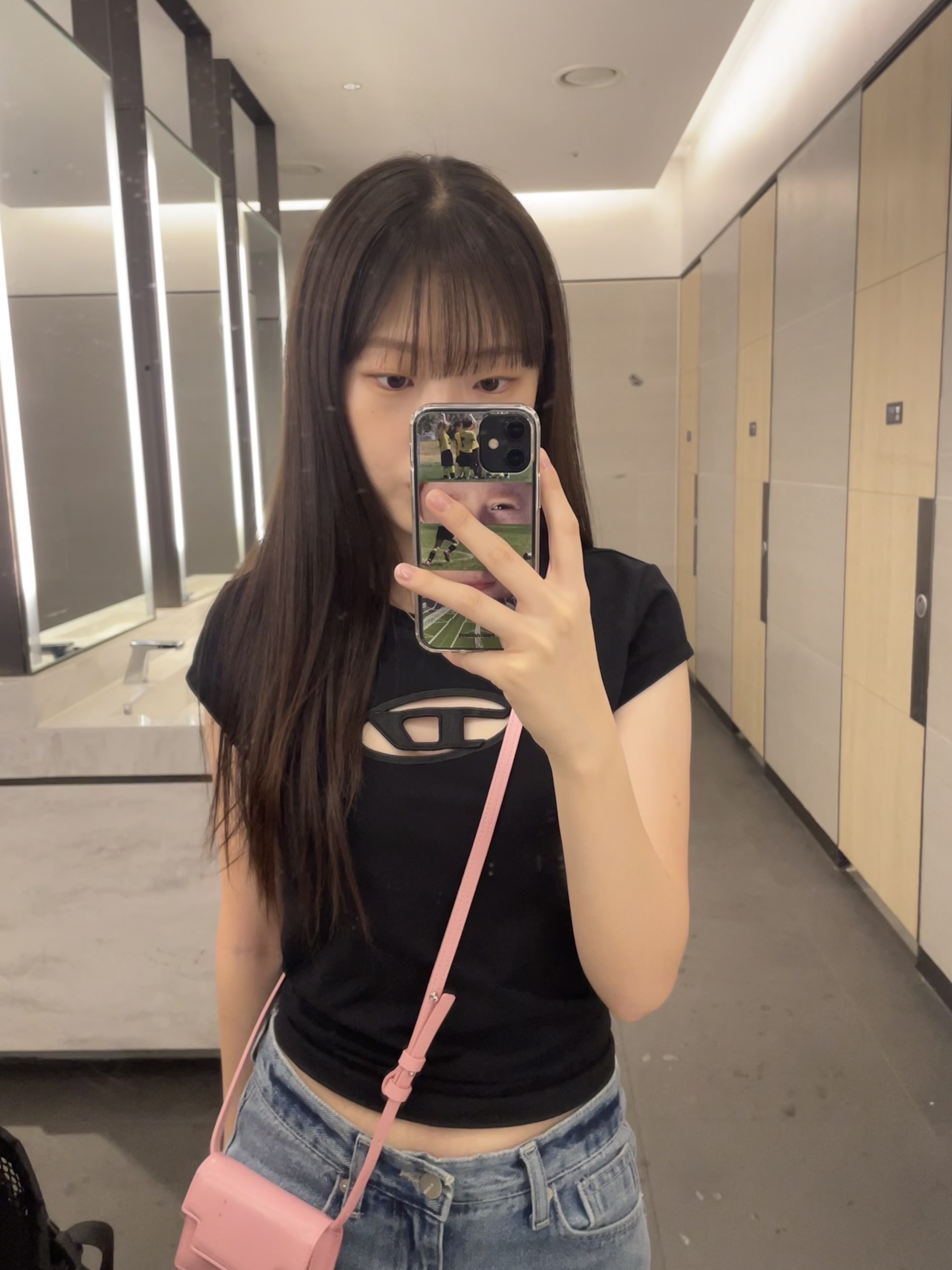 (W) Diesel T-Angie Peekaboo Logo T-Shirt Black 착용 스타일 - 1