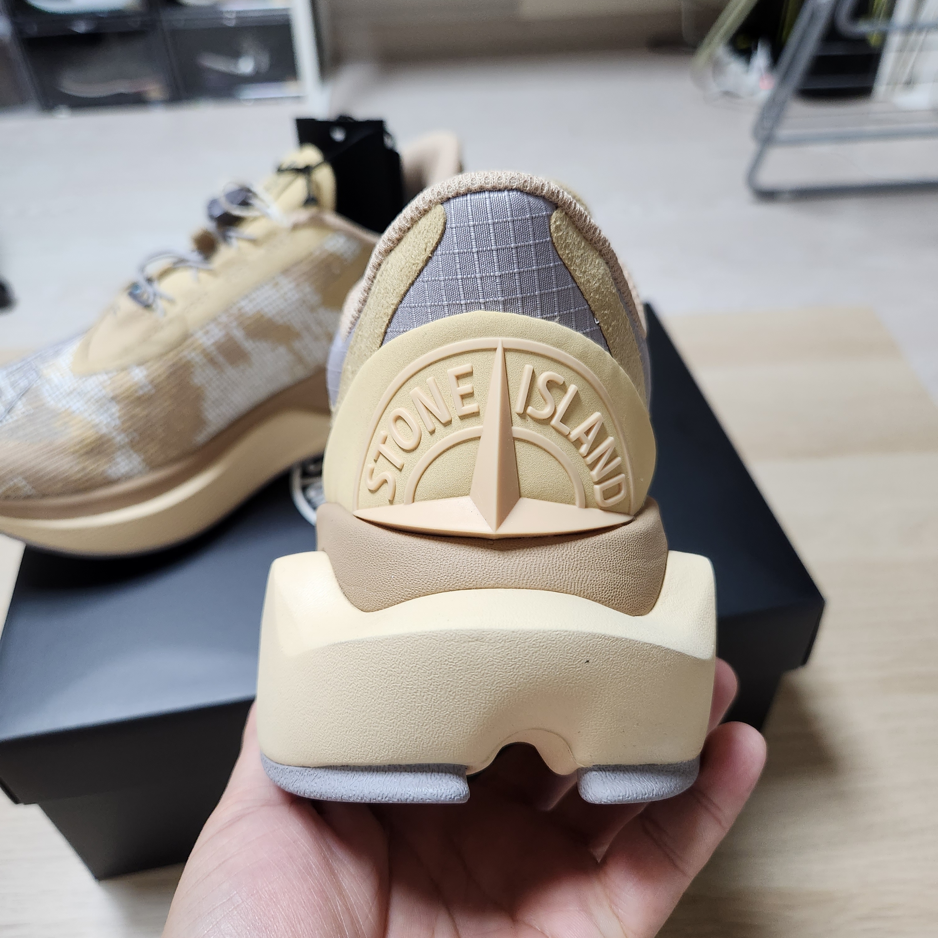 New Balance x Stone Island x Tokyo Design Studios FuelCell C1 Beige 착용 스타일 - 4