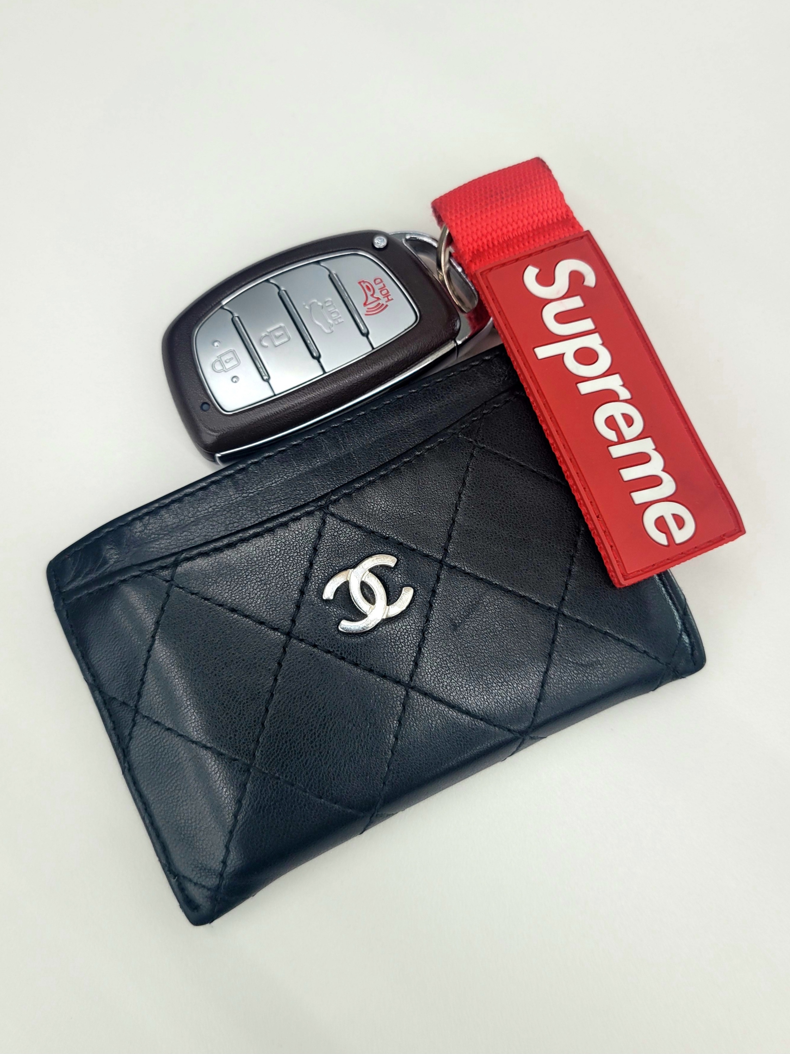Chanel Classic Card Holder Lambskin & Gold Black, Supreme Webbing Keychain Red - 23SS 착용 스타일