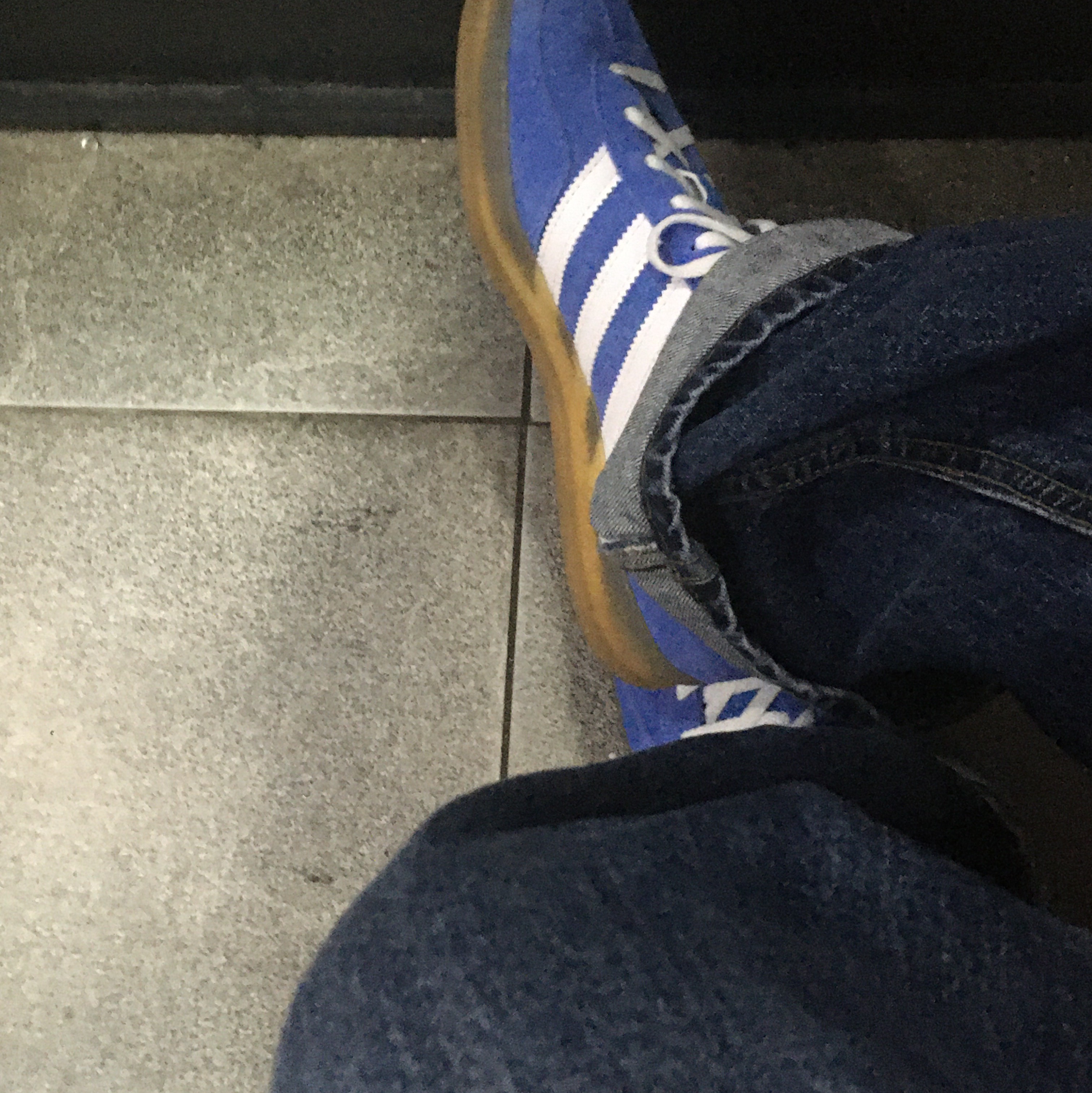 (W) Adidas Gazelle Indoor Blue Fusion Cloud White 착용 스타일