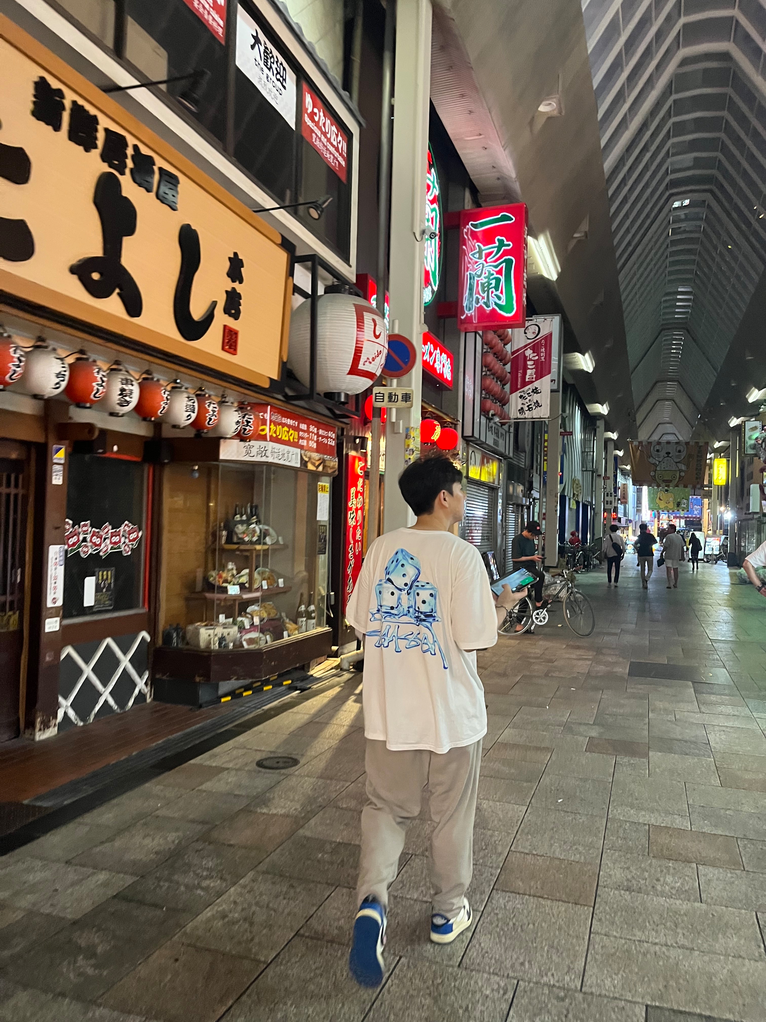 Stussy Melted T-Shirt White, Jordan 1 x Travis Scott x Fragment Retro Low OG SP Military Blue 착용 스타일 - 2
