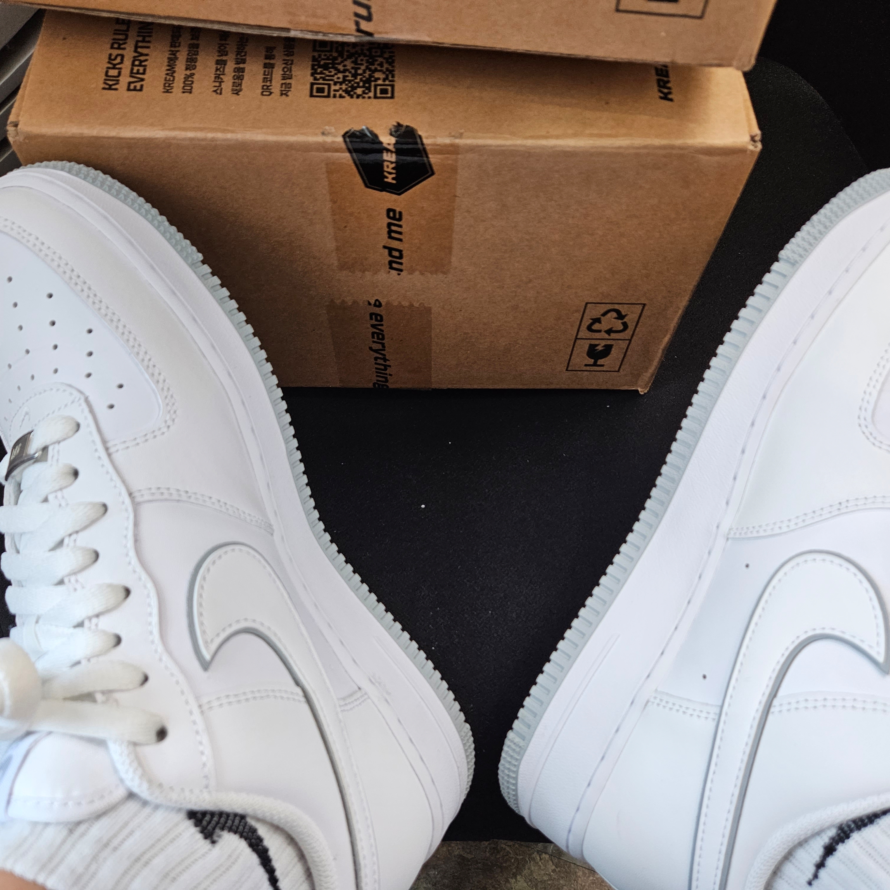 Nike Air Force 1 '07 White Wolf Grey 착용 스타일