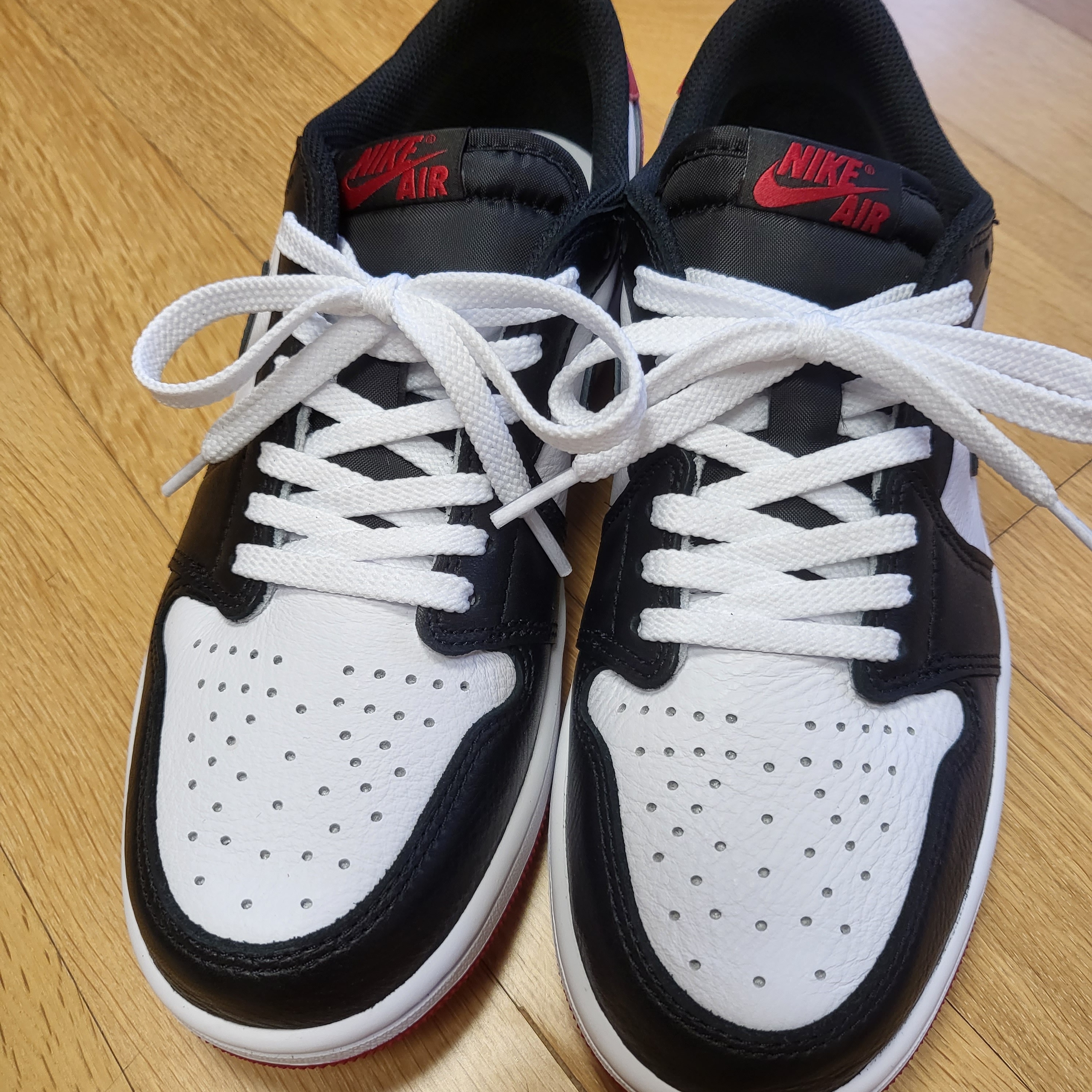 Jordan 1 Retro Low OG Black Toe 착용 스타일 - 1