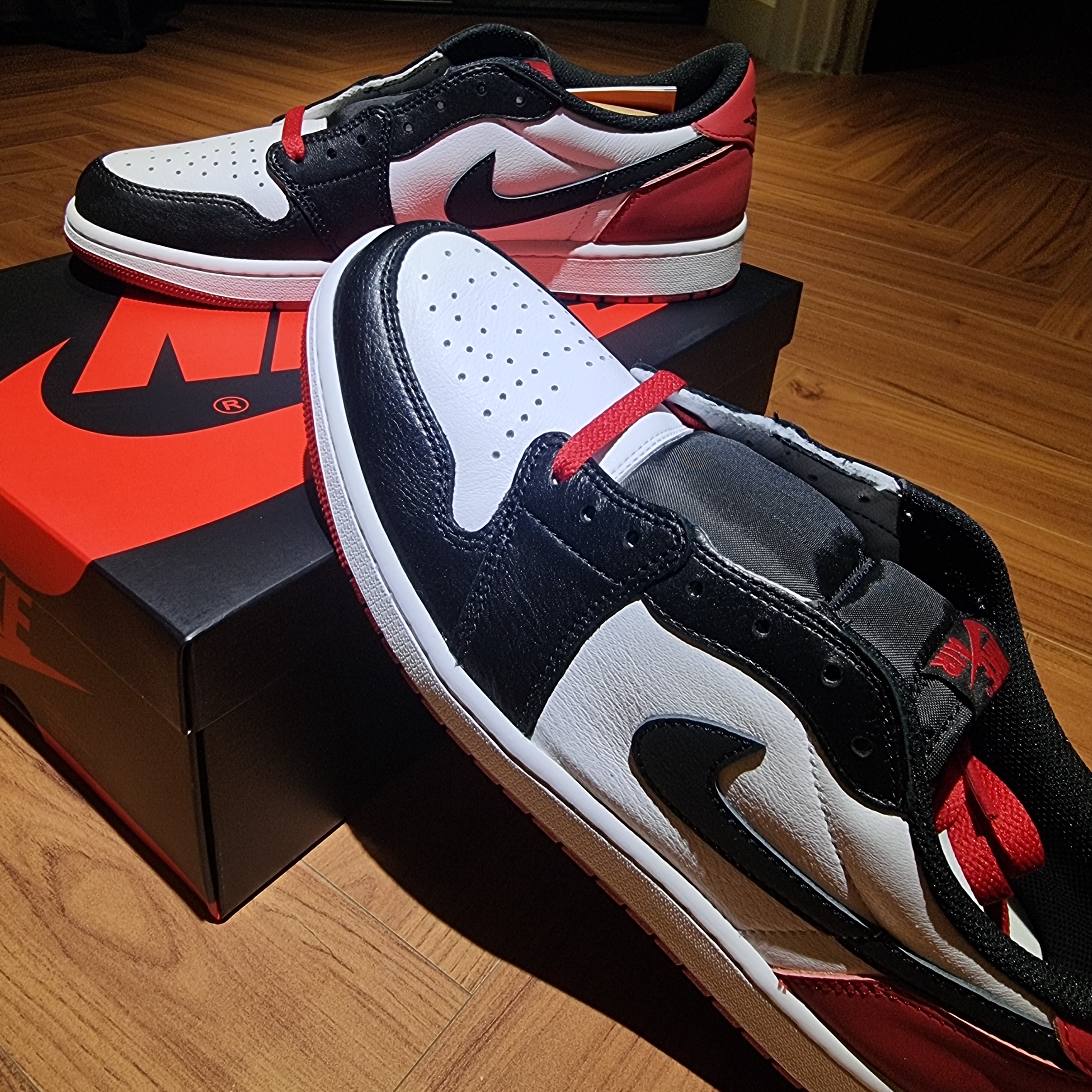 Jordan 1 Retro Low OG Black Toe 착용 스타일 - 1