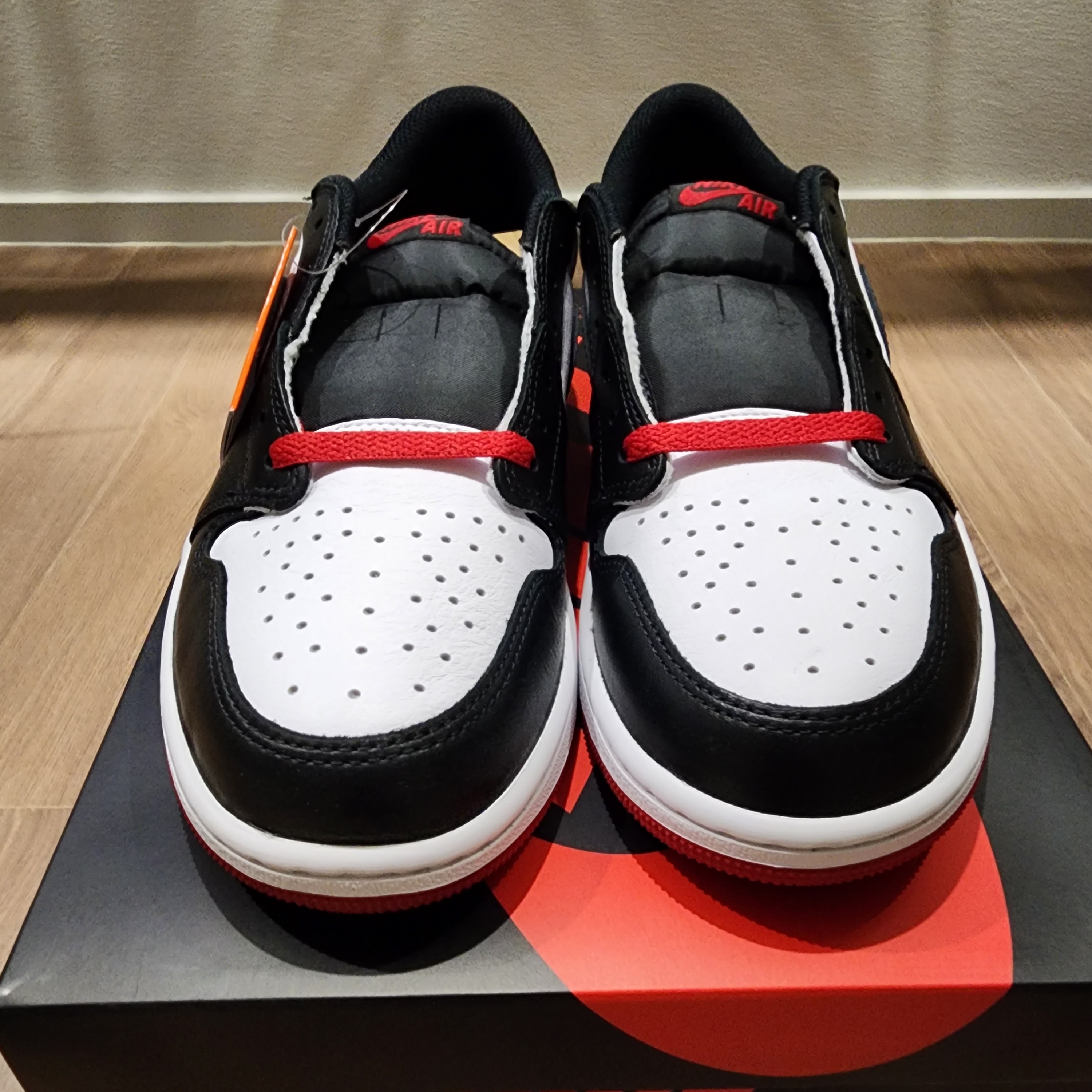 Jordan 1 Retro Low OG Black Toe 착용 스타일 - 1