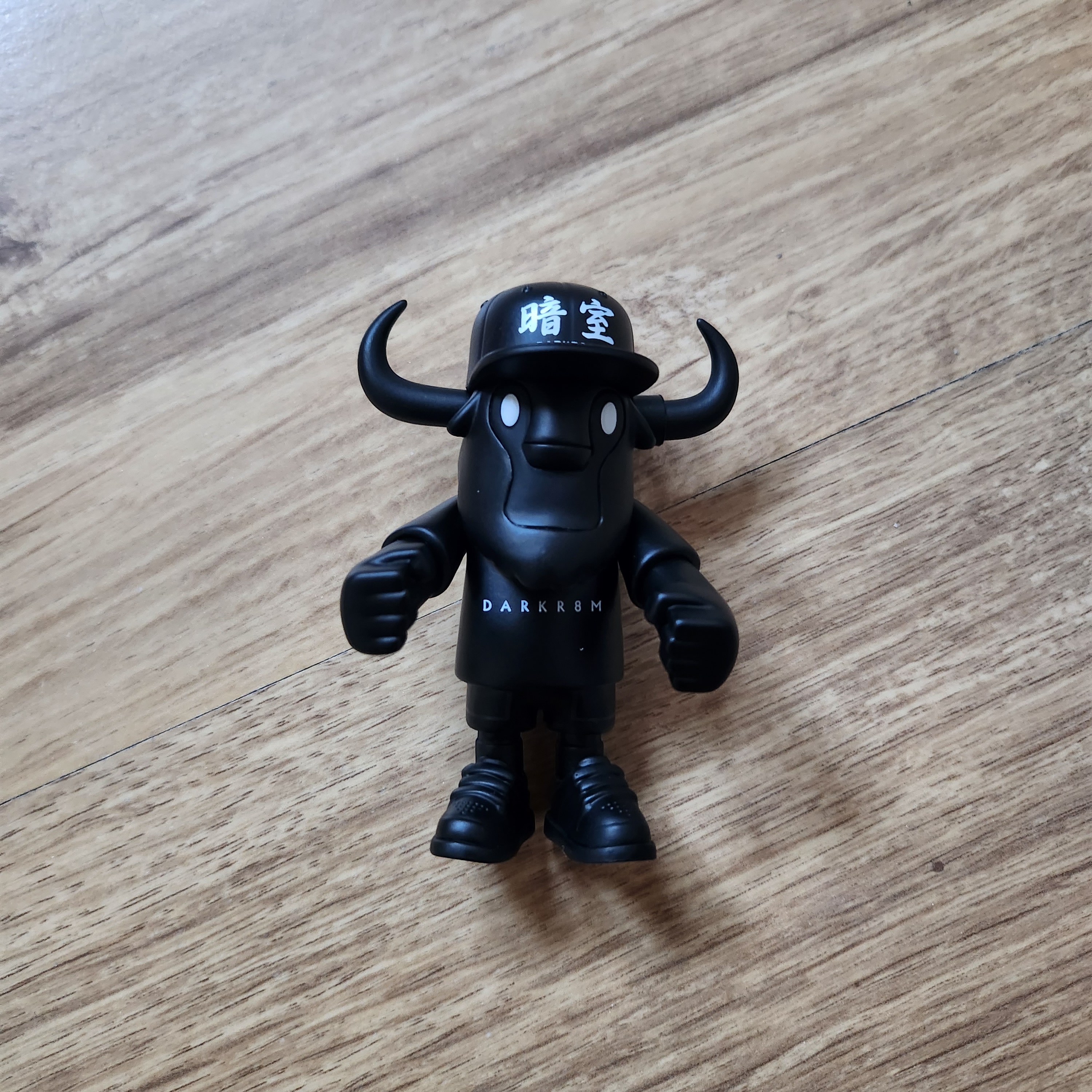Darkr8m Studio x New Era FFALO Figure Black 착용 스타일 - 2