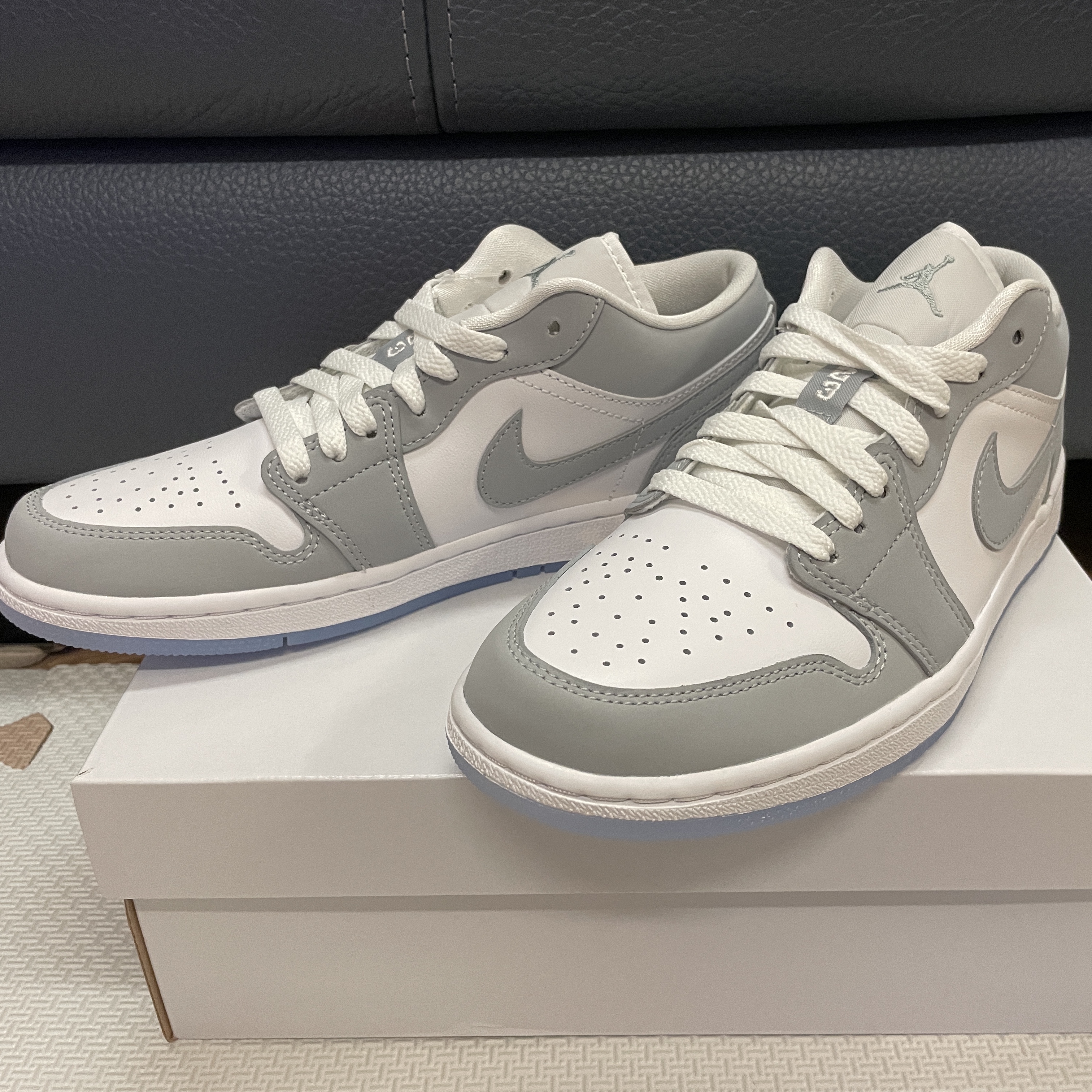 (W) Jordan 1 Low White Wolf Grey 착용 스타일 - 1